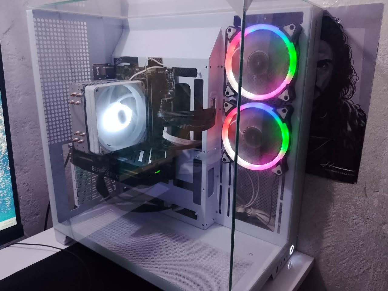 السلام عليكم تجميعه مرتبه ونضيفه تشغل اي شي يعجبك باداء حلو
معالج :  i5 9400f
كرت : Galax 3050  8g 
تحزين :  500gb ssd
رامات : 16gb ddr4 lexar
بور :   650w
بورد :   H310M pro 
مبرد : Air cooling

شاشه حجم ٣٢ و ٦٠ هيرتز و 4k سعرها ١٧٥ الف 

كيس سعره ٦٢٥ الف بيه مجال حك الجيه للطيبين 

مكاني بغداد الدوره حي المعلمين 
7748406454
