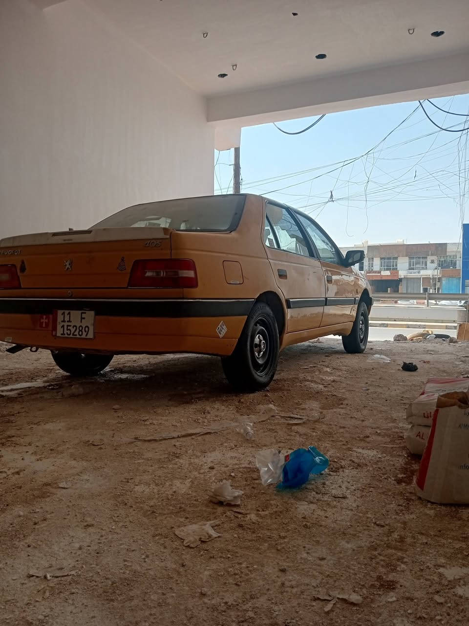بيجو للبيع 405 موديل 2015 رقم بغداد بسمي مشروع وطني كير مكينه  كفاله تبريد شغال بكاني عماره وشراي بيه خير ويدلل وهاذ رقمي ***********
