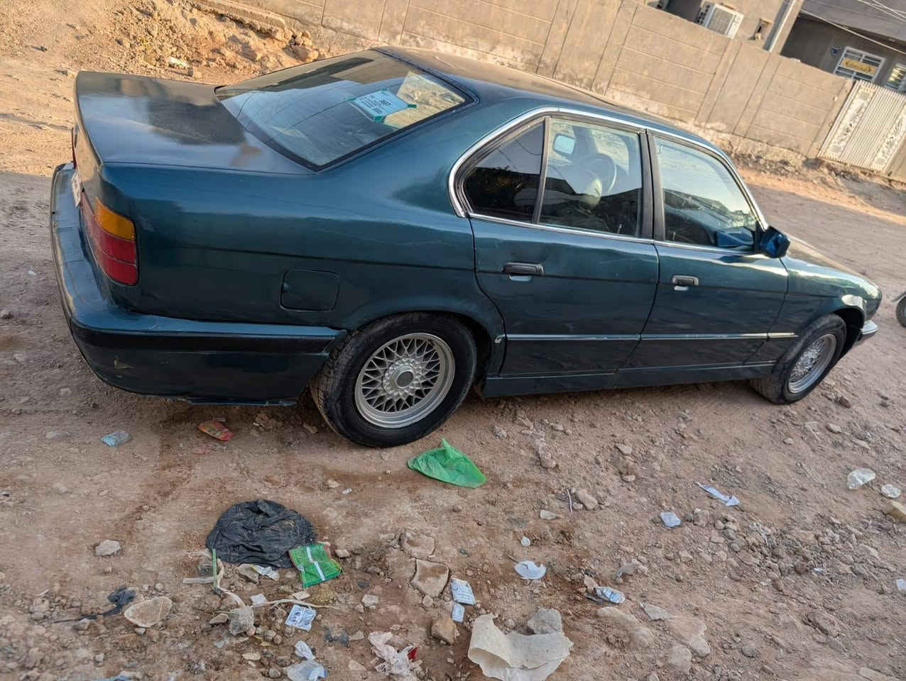 السلام عليكم البيع بيم 525 سياره مشروع وطني رقم بغداد جاهزه من كهربائيات شغاله حداديه جديده مكينه بيه نسمه بخار قليل  مكان سياره دوانيه (***********) (سعر 37)
