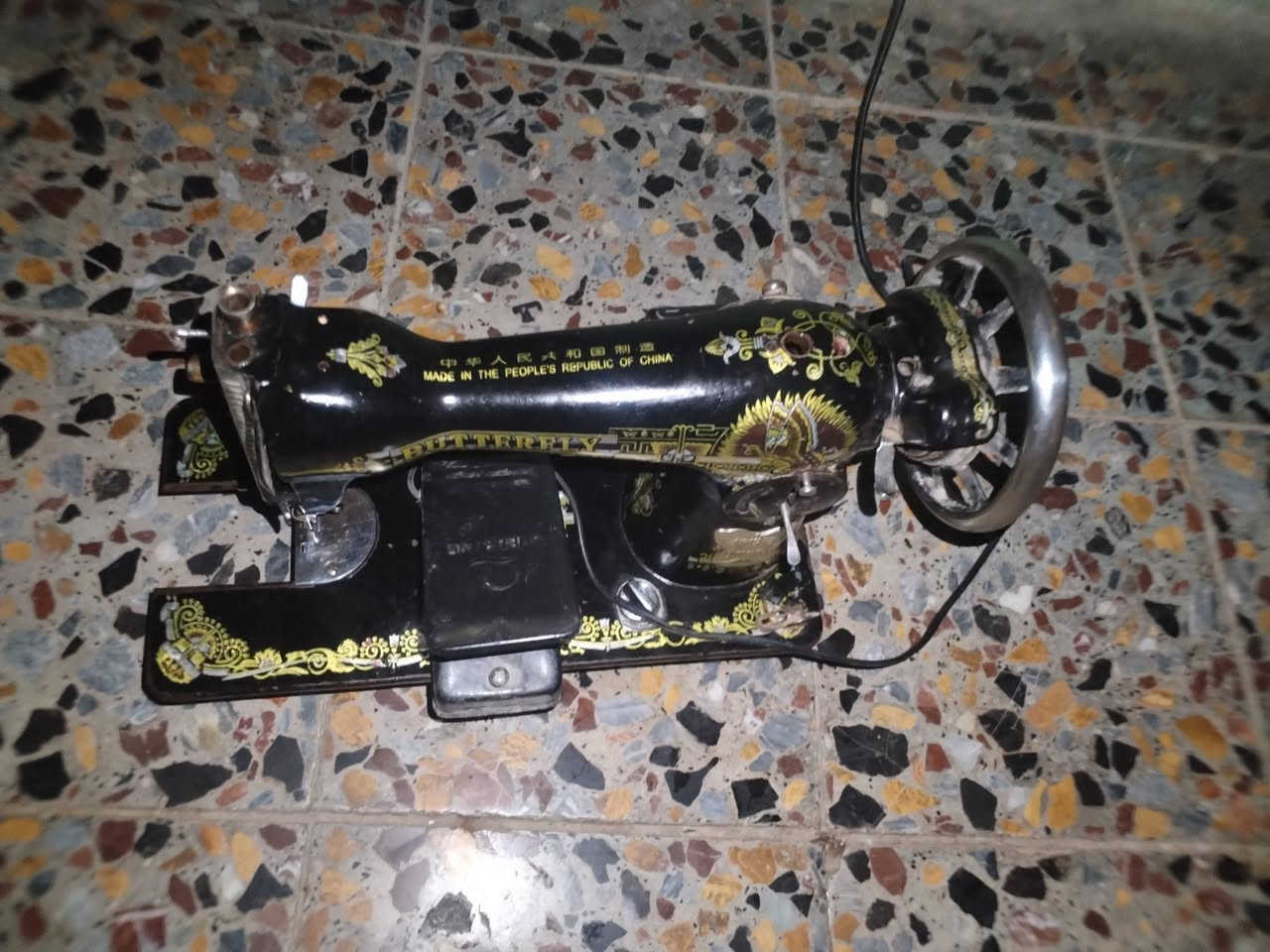 مكينة خياطه للبيع شغاله وكلشي مابيه السعر 40قفل الاتصال ب***********
