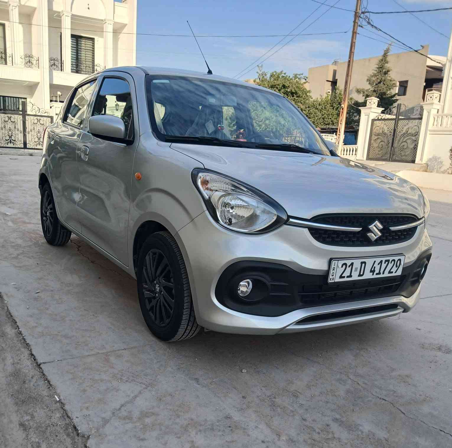 <<  سازوكي >> SUZUKI ياباني شكل جديد. 
- سعر السيارة (( ٨٧ )) ورقة فقط...وبي مجال.
-أتصال علرقم *********** أسيا
واتساب ***********
-موديل السيارة[[ ٢٠٢٣ ]] ...سيارة سحب شركة/زيرو/ كلين تايتل مواصفات خليجي بدون صبغ وبدون تعديل بارد ماشية فقط (( ١٣ )) ثلاثة عشرا الف كيلومتر حقيقي فقط يعني بعدها زيرو والسيارة مرقمة شمالي (( رقم سليمانية دولي )) حرة بإسمنا والسنوية جديد وشرط التحويل. 
-لون السيارة مميز (( سلفر )).
- مواصفات السيارة خذمات خليجي داخل سيارة مطعم رصاصي وأسود وبرونزي... كير اوتوماتيك..مكينة ياباني علبلاد أقتصادي..تدفئة..تبريد ثلج..شاشة اندرويد بلادي مواصفات خاصة..تحكمات أستيرين كاملة المواصفات..بلوثوث..جامات كهرباء..مانع تزحلق..اي بي أس..كاميرا بلاد..حساسات خلفية بلادي..ستوب لايت..بلاجكتور..مرايات كهرباء..أشاير بجاملخ..أسبير جوكر علشركة...ويل كروم أسود بلاد شركة حجم اطارات ١٥ جديد..سويج جداحة عدد×٢ قفل مركزي نظام سنتر لوك..أطفاء ذاتي عند توقف سيارة/مواصفات رادار..مانع ضباب..نظام أيرباكات علبلاد...يو بي أس...غراض بلاد شركة بعدها بيه... لاواصق ولايلون ولزكات شركة بعدها بية.
-مكان سيارة كركوك. كركوك, العراق

نص مكتوب في الصور:
- Galaxy A15