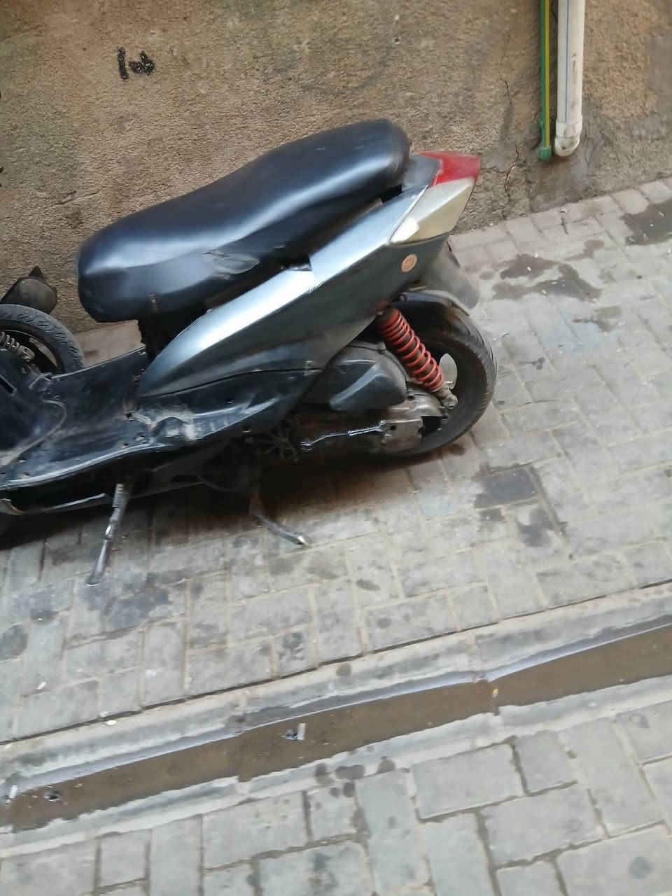 دراجه سكنس نثية كامله شغاله 
السعر 275 الف
الرقم 0774349946
