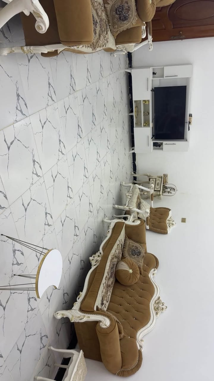 � بيت طابقين للبيع 🏡
✅ يباع عن طريق المبادرة أيضًا – ومناسب للمستلم ماستر كارد.

📍 الموقع: حي الكفاح – الجوبة، على الدجيلي.

🔹 المساحة: 210 م².

🔸 الطابق الأول:
✅ استقبال
✅ صالة
✅ مطبخ
✅ غرفتا نوم
✅ خدمات
✅ حديقة
✅ كراج
🔸 الطابق الثاني:
✅ غرفتا نوم
✅ صالة
📌 مميزات العقار:

✔️ واجهة 10 أمتار.

✔️ أمامه ساحة بمساحة 70 م².
✔️ يطل على شارع خدمي وشارع الحي.

✔️ موقع مميز وهادئ ومناسب للسكن.
📞 للاستفسار والاتصال:***********
