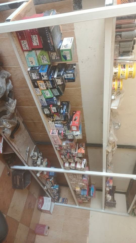 سڵاوی خواتان لێبێت ئەم دوکانە بۆ فرۆشتن ئەشیای سەیارەیە نزیک 90 تاخم بانسی تێدایە فیتپەمپ و پلاک و کۆیلی تێدایە بابەتی پێش و دەبڵ و بۆڵبرینگ و دەبۆ و کاسکێت وزۆربەی پێداویستیەکانی تێدایە  هەموی بێکەوە دەفرۆشم بە ڕەفەکانیشەوە سعریشی 3 ملیۆنە ڕجائەن لە شت نازانی نامە مەنێرە  خۆی شتەکان سەرو 9 ملیۆنی تێ چوە لە سلێمانیم کانی کوردە 
*********** السليمانية, العراق
