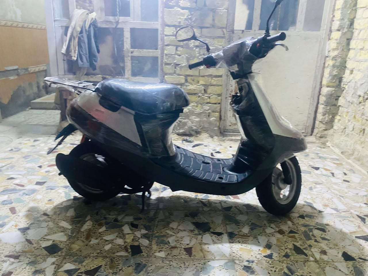 السلام عليكم للبيع دراجه بطه سرعه 60,  🚳👌
محرك مكفول شرط ربع نكره هندر سلف شغال مابيها كل نقص كهربائيات كلهن شغالات كابريتر تفصيخ  جديد اكسل نضيف دبل خلفي رياضي ابو دبه دبلات امامي شغالات مابيههنً قطره دهن 
الدراجه نضيفه مال بيت شوفت عينك 
يحتاجلهه باتري علمود يشتغل السلف 
مكاني بغداد مدينه الصدر  📍👇
سعر 250 وبيهه مجال قليل 
رقمي ***********
