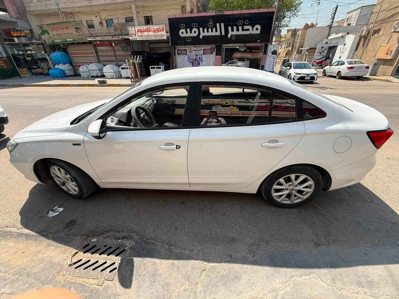 🚘 للبيع MG 5 موديل 2022
📍 بغداد معوقين باقيلها سنتين اسويلك وكالة عامة بالسيارة 

🛣️ الممشى: 99 ألف كم

🎨 صبغ قطعة وحدة فقط

💰 السعر: 76وبيها مجال 

📞 للتواصل: *********** 

السيارة تشغل وتطلع كاملة مكملة مابيها اي نقص
