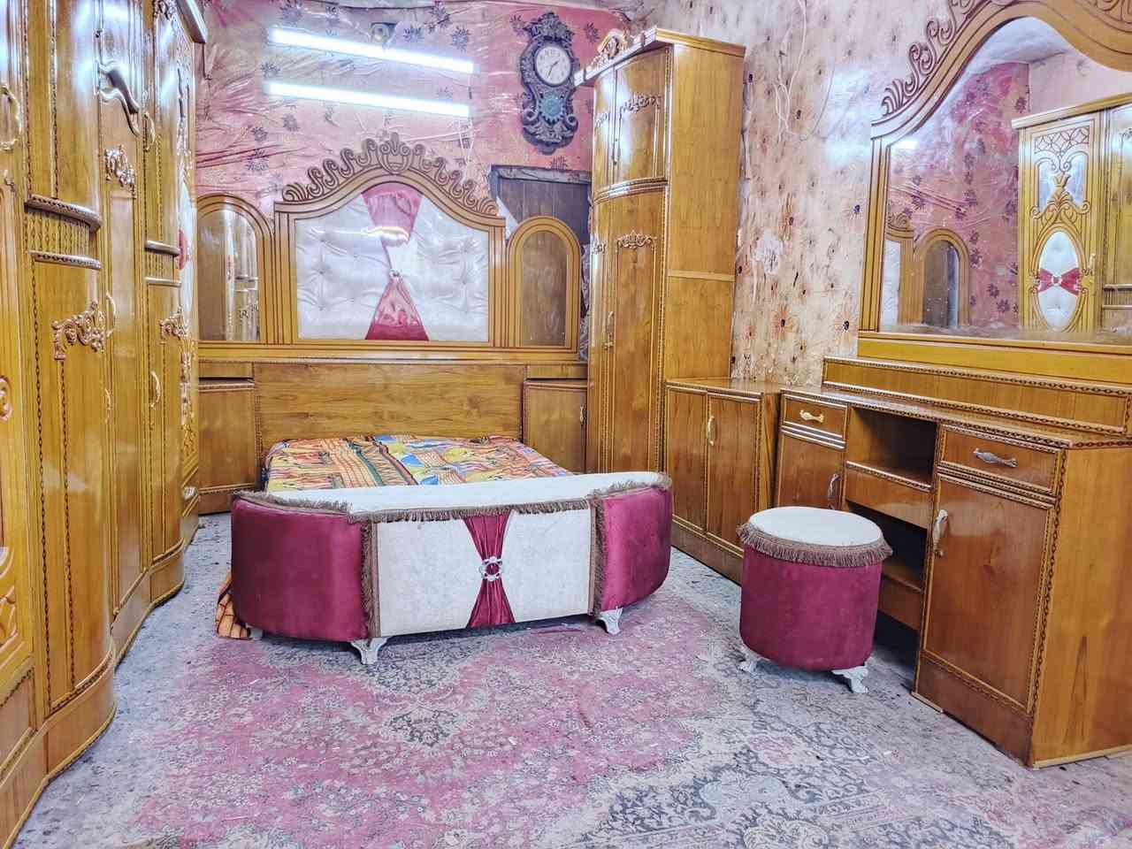 غرفه اخشاب خمس ابواب ملحق للبيع ***********السعر 750صاج الزاويه كنتوريه موديل حديث نضيفه جدن الزاويه برتفاع الكنتور اضافه شازلونه هديه زائد طابوريه مكياج العنوان بغداد وكو توصيل متواجد وتساب
