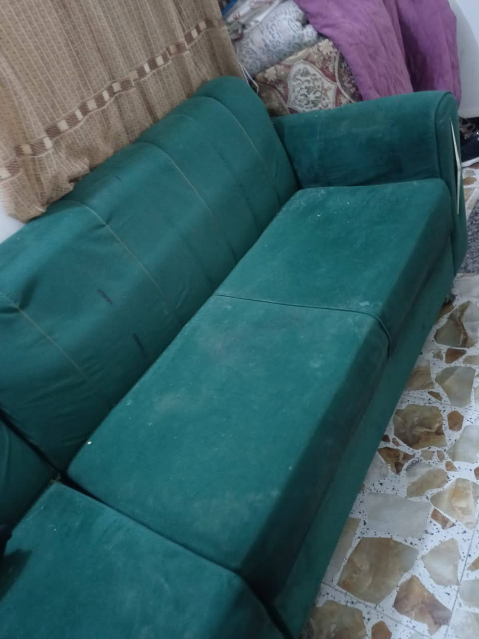 السلام عليكم
ديوان نضيف جدا للبيع سعره ٣٢٥ ألف 
المكان بغداد قرب القوس مال بوب الشام للأتصال ***********
