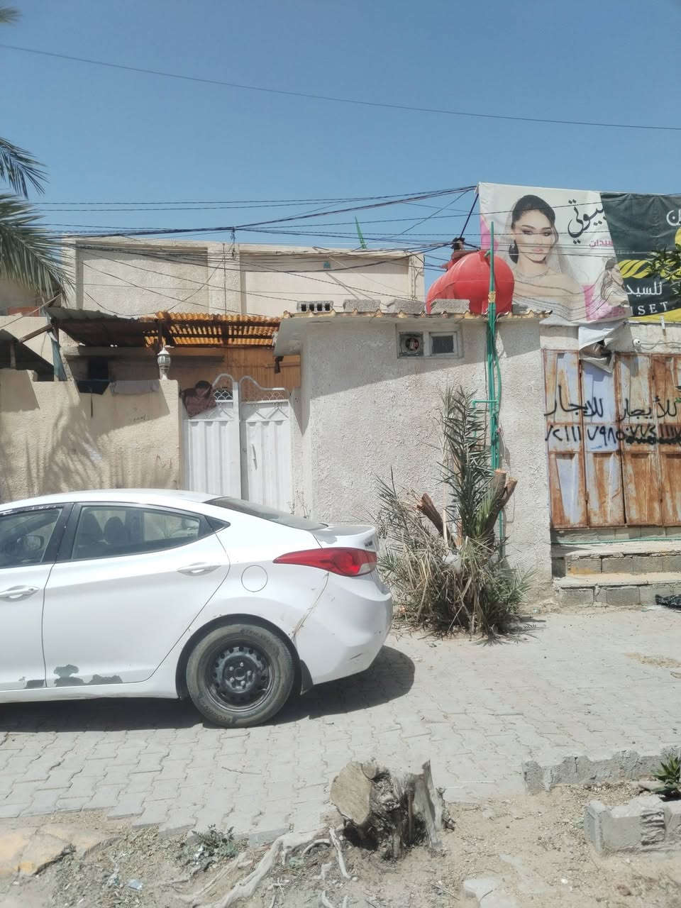 للبيع او المراوس بيت ١٠٠ متر عرض ٥ متر ونزال ٢٠ متر حي اليرموك الشارع العريض شارع ال حفاظ شارع تجاري عرضه ٦٠ متر للتواصل ***********
