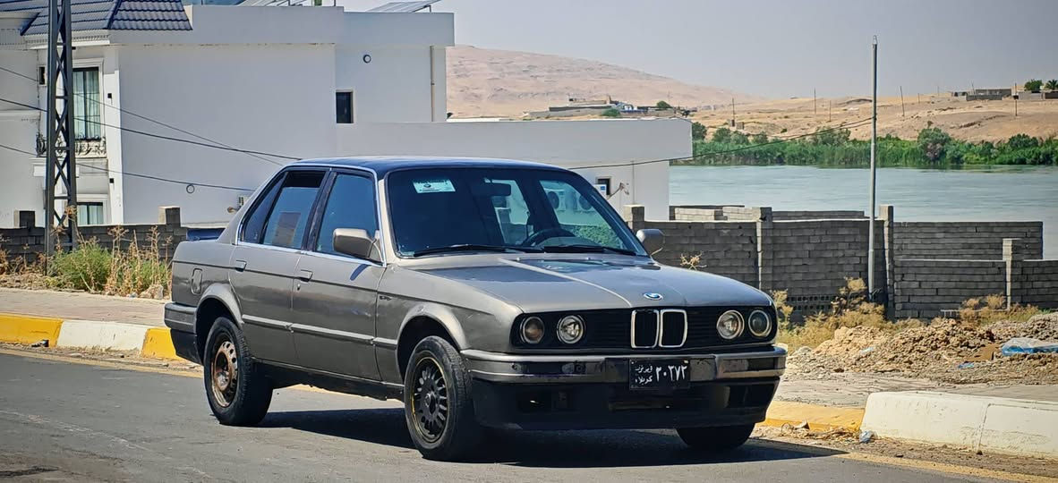 Bmw E30 زعره
گير و محرك شرط رقمها فحص 
 شادلها گير جديد 
محرك 4 سلندر 
السياره نظيفة و گاعده 
ملاحظة گير عادي 
 مكاني الزويه 
السعر 17 وبيها مجال
هاتف ***********
         ***********
