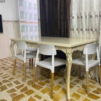 ميز طعام • واتساب