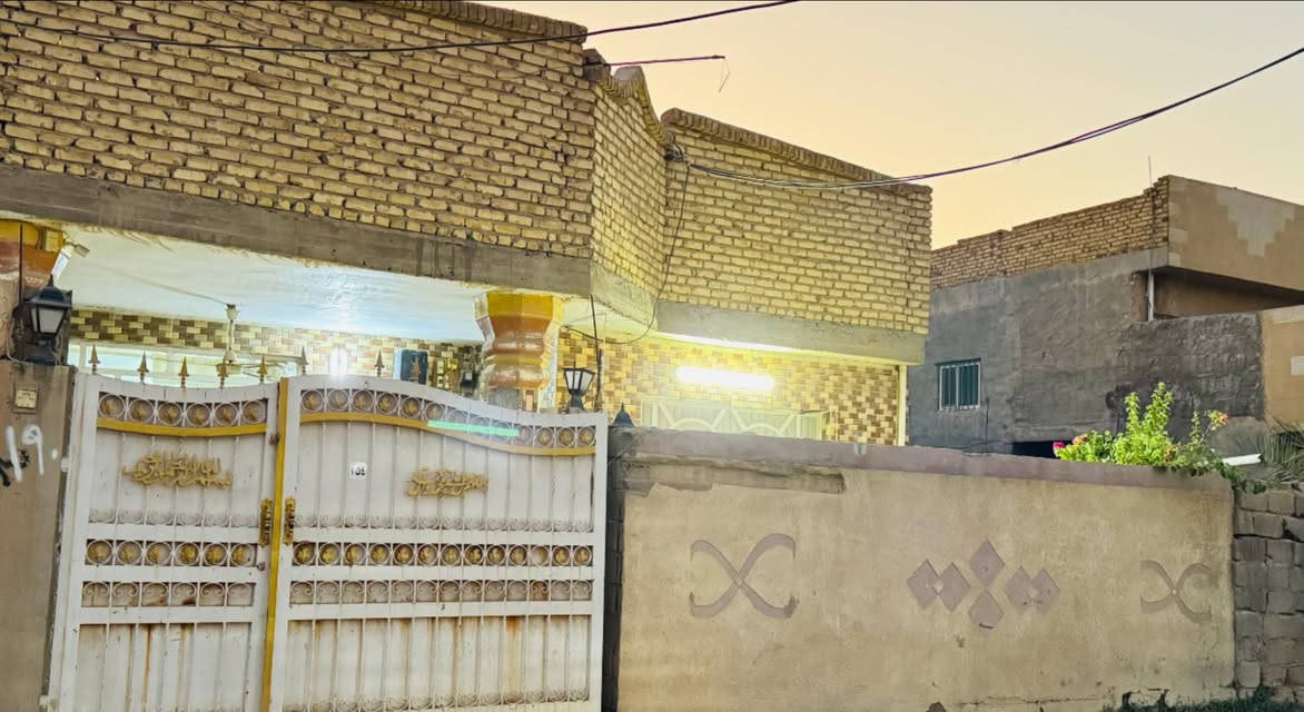 🔷 الموقع : ابو خستاوي طريق كربلاء / جهة السايد الخدمي قريب على الشارع

🔷 المساحة : 200 م

🔷 يحتوي على :
غرف نوم عدد 2
استقبال
هول
مطبخ
صحيات داخلية وخارجية

يباع مع الاغلبيه من قطع الاثاث والسبالت 

🔷 السعر : 85 مليون وبي مجال بسيط

البيت اصلاح زراعي معاملة التطويب كاملة

موقع البيت جدا ممتاز قبل شارع 100 وعلى الشارع يبعد عن تقاطع الثورة 3 دقايق

للاستفسار : ***********
