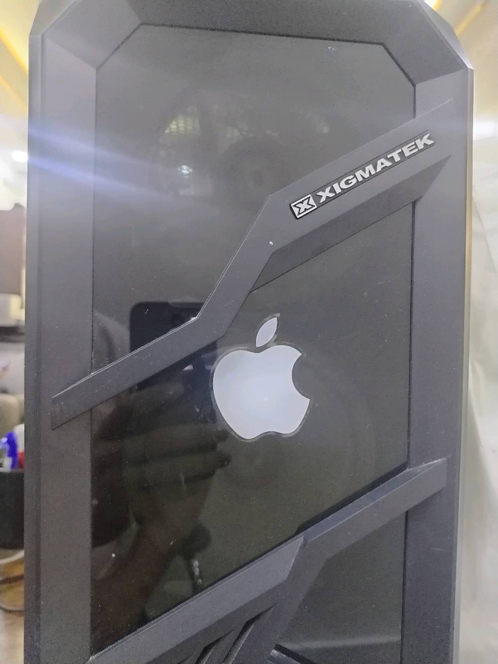 * CPU: Intel Core i5-14400F
* GPU: RTX 3060 Ti PNY 8GB
* RAM: 16GB DDR4 3200MHz
* PSU: 750W
* Monitor: Samsung Odyssey G6 27” 2K 240Hz Curved
* Mouse: Logitech G Pro X Superlight 2
* Keyboard: Logitech G Pro X TKL
* Storage: 120GB SSD + 1TB HD
مذربورد اسوس
