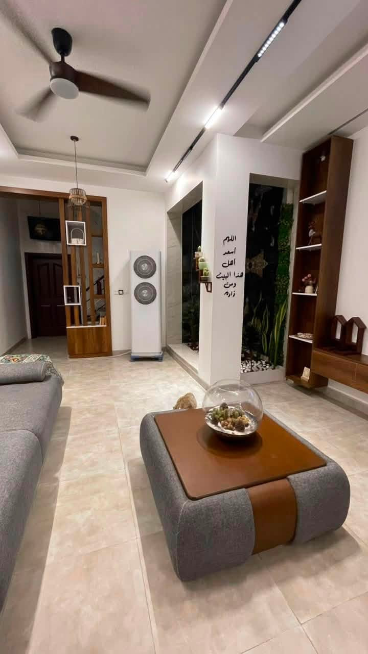 🔥🏡 بيت  للبيع في حي القدس — فخامة من أول نظرة! 🏡🔥

إذا تبحث عن بيت يجمع بين الحداثة، الذوق، والموقع المميز… لا تفوّت هالفرصة! ✨

🏠 بيت مودرن حديث – طابقين
📐 مساحة 125 متر
📍 حي القدس – موقع مميز وحيوي

✨ البيت مصمم بذوق عصري، وبي لمسات مودرن أنيقة وتفاصيل مرتبة تعطي المكان طابع راقٍ ومميز، مع استغلال ممتاز للمساحات حتى يكون البيت عملي ومريح بنفس الوقت.

💎 مو مجرد بيت… بيت يليق بذوقك ويعطيك إحساس الفخامة والراحة من أول ما تدخله.

🔥 مناسب جداً للعائلة، وموقعه يجعله خيار ممتاز للسكن والاستثمار.

💰 السعر؟
خليه مفاجأة للجادين 😉
👇 علّق برقم (1) لمعرفة السعر والتفاصيل، وراح نتواصل وياك مباشرة.

📞 ***********
📞 ***********

🚨 البيوت المميزة ما تبقى بالسوق… إذا عجبك الإعلان، لا تتردد! 🔑🏡
