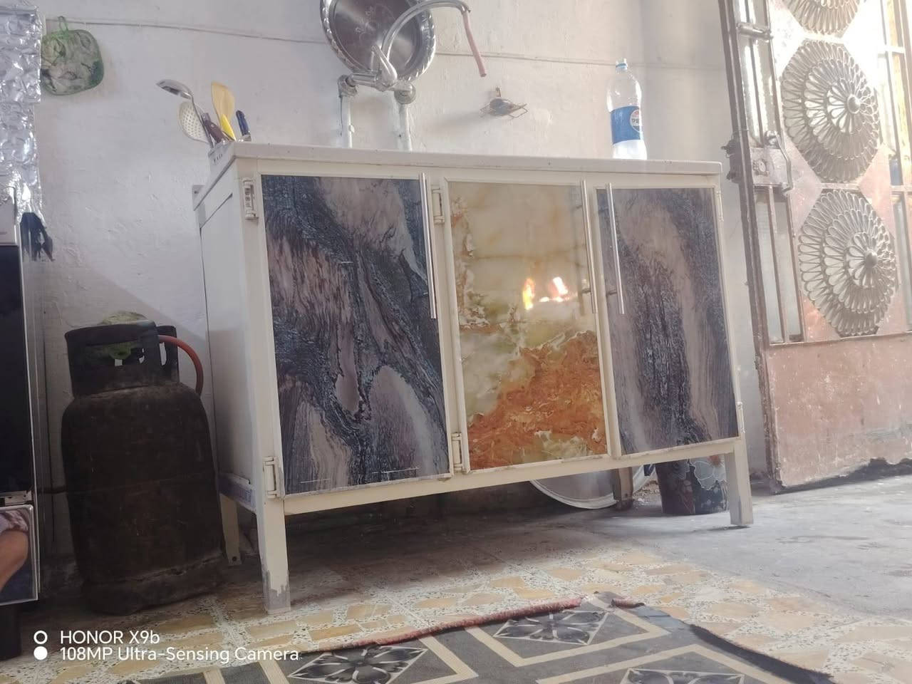 ثلاجه مستعمله نضيفه سعرها ١٢٥
سنك جديد متره ونص مستخدم ٢٠ يوم سعره ١٢٥ مكاني تقاطع درويش ***********

نص مكتوب في الصور:
- O HONOR X9b
- 108MP Ultra-Sensing Camera
- HONOR X9b