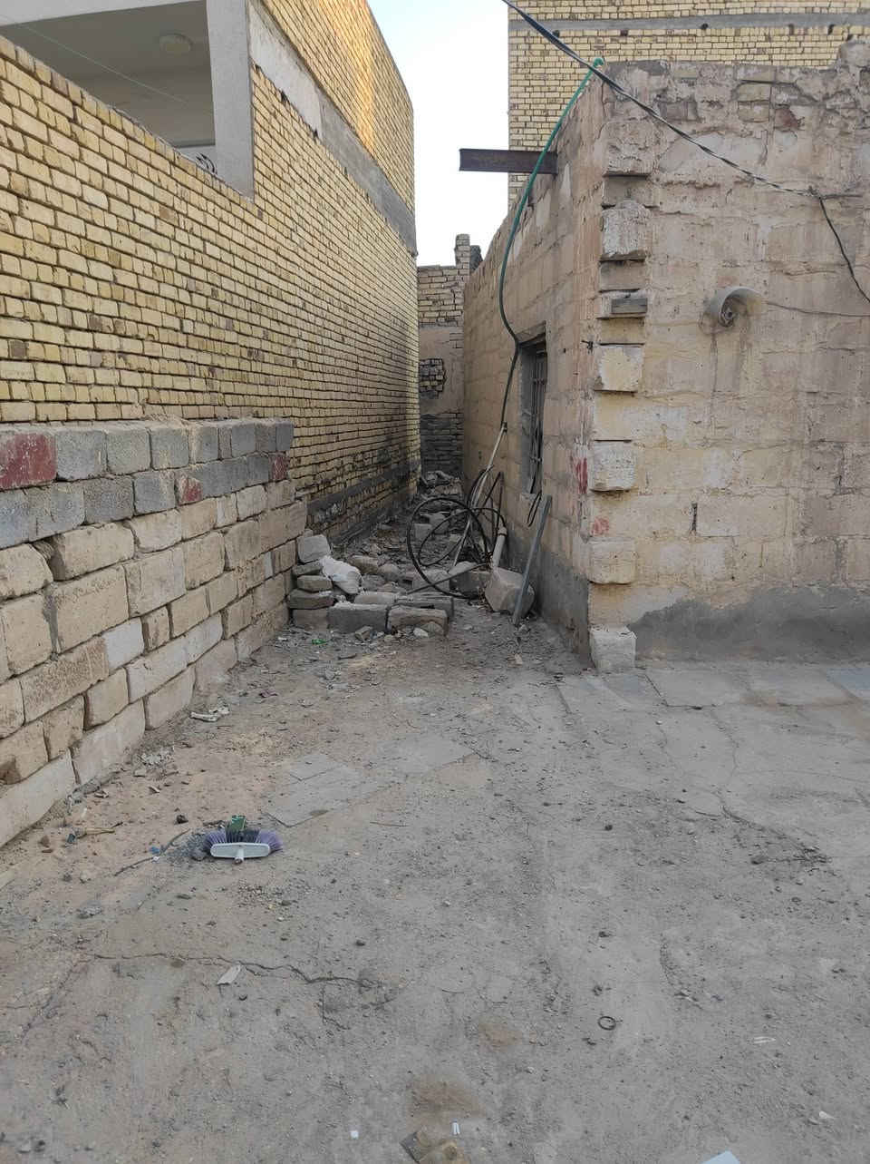 قطعة طابو صرف مساحة 250 م واقع حال فيها بيت قديم،  في حي البشائر اول فرع بالمنطقة كامل خدمات تبليط ماء مجاري  للاستفسار *********** //سعر 170
