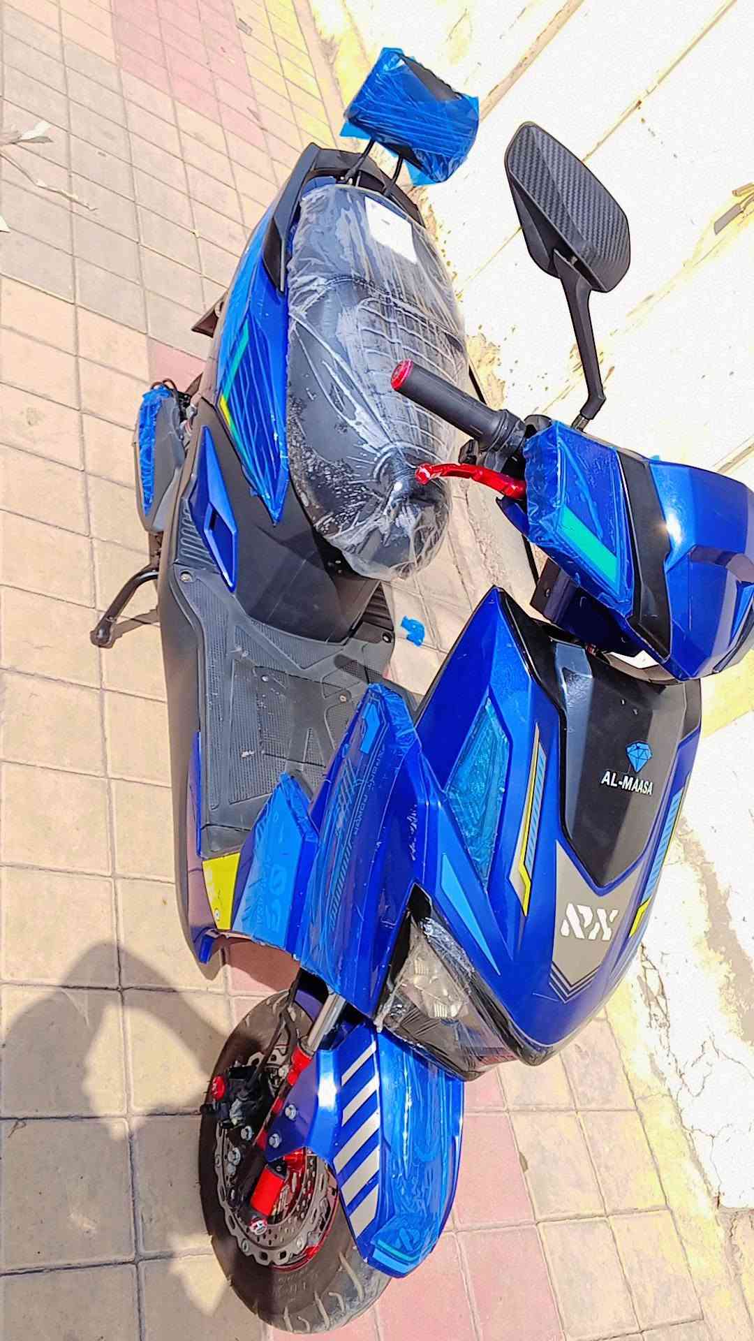 السلام عليكم من رخصت الادمن عندي موطور شحن للبيع سكنس فحل
شركت الماسه     موديل 2026
الدراجه جديده واخت الزيرو بعدها ماشي شي قليل حيل 
الموطور بجديد بمعنه الكلمه بعده جديد بل لايلون أخو الزيرو تجي وشوفه بعينك وتفحص وين متريد 
باترياته بلاديلت كلهن سيت واحد عل فحص وعل ضمان 
الموطور بعده جديد بحالت الوكالة تجي وشوفه عل فحص 
الموطور كله بلادي وعلى وضع الشركه ما ملعوب بي ابد
      (((الموطور كله عل فحص وعل ضمان)))
الموطور فول مواصفات لايتات زنون عالي وناصي اشاير يمنه ويسره ودبل اشاره 4سرع سرعته فوك 100  ونضام بك Rرجوع إلى الخلف تثبيت سرعه وسويجات وبصمات 
دبلات هيدروليك امبيثري مدخل شحن سريع منفذ يوسبي دكمه رماش بطارياته كلهن سيت واحد بلاديلت عل فحص 
     (((الباتريات كلهم عل فحص وعل ضمان)))
الموطور كله بلادي وعلى وضع الشركه ما ملعوب بي ابد لا كسور ولا جلوخ ولا شي مبدل ولا نقص 
السعر 550الف وبي مجال الشراي المكان داخل الرمادي الاستفسار على هاذا الرقم.   *********** 
((اتصال فقط غير متواجد عل خاص اتصال فقط))
