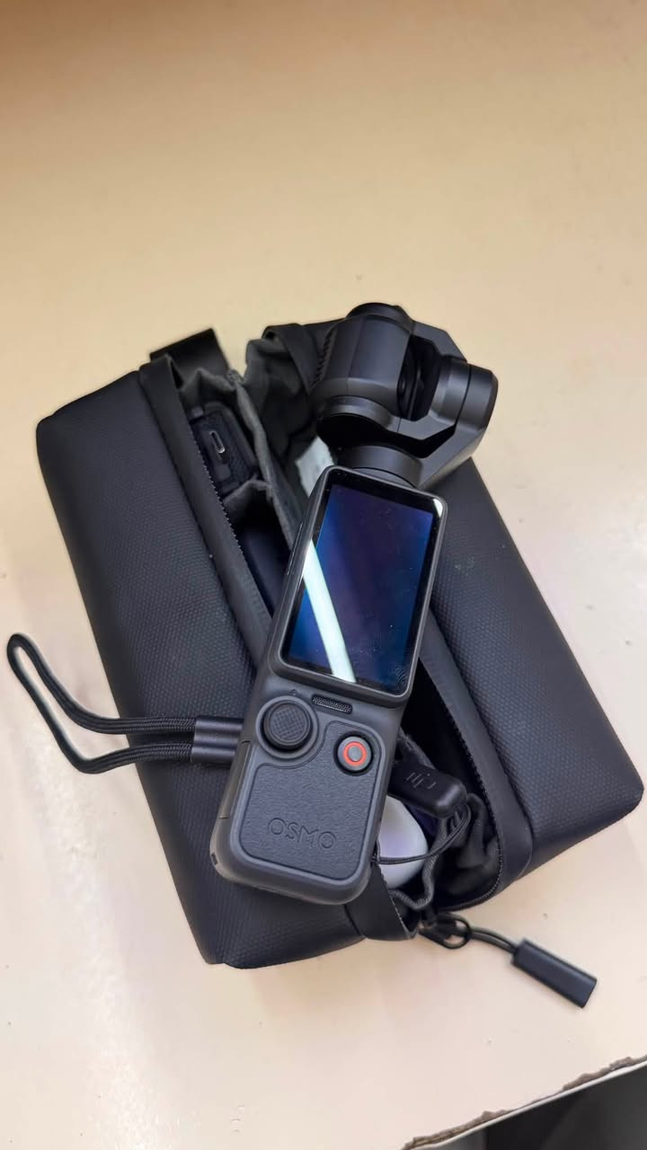 ازومو بوكت 4 كومبو 
من شركة عالمية معروفه DJI 
قطعة استخدام فقط سفرة وحدة  جديدة لك 
مع كامل ملحقات 
عنواني بغداد رقمي ***********
السعر 850.000 وبيها مجال
