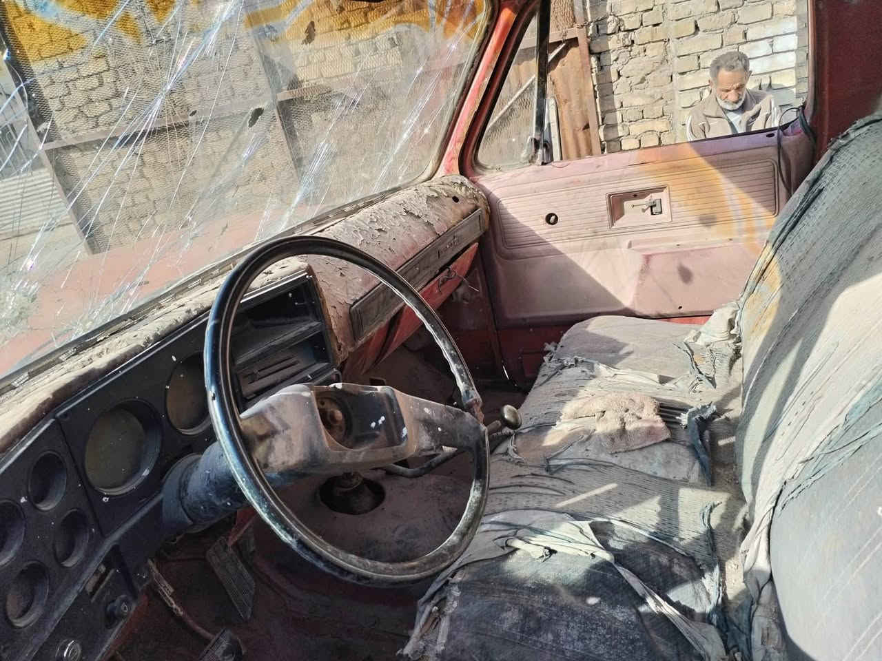 شوفر ليت بيكم موديل ١٩٧٨  رقم نينوئ مميز ٣ ارقام قديم وضعه رقم بسمي شغاله  محرك سته  سلندر مكاني بغداد كرخ
رقم الهاتف ***********  سعره ٢٣ ورقه

