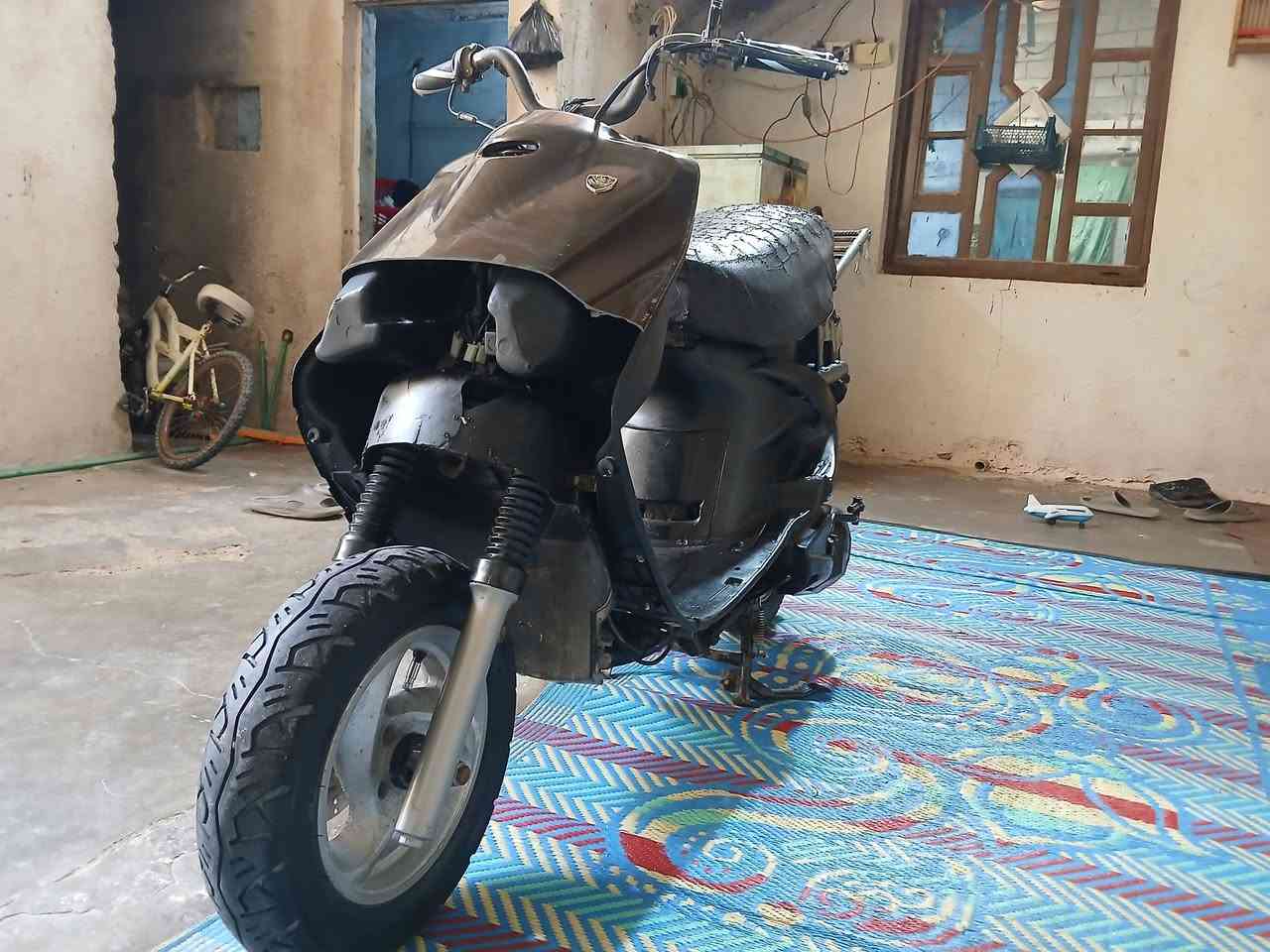 سلام عليكم شباب دراجه فراشه نضيفه فول مكينه مامفتوح بيها برقي واحد صار شهرين شديناها مكينه حاويه  ونتركت  صار شهر ونص مامشتغله  مكفوله من كلشي  العنوان البصره الزبير  السعر٤٥٠ بيها مجال *********** واتساب
