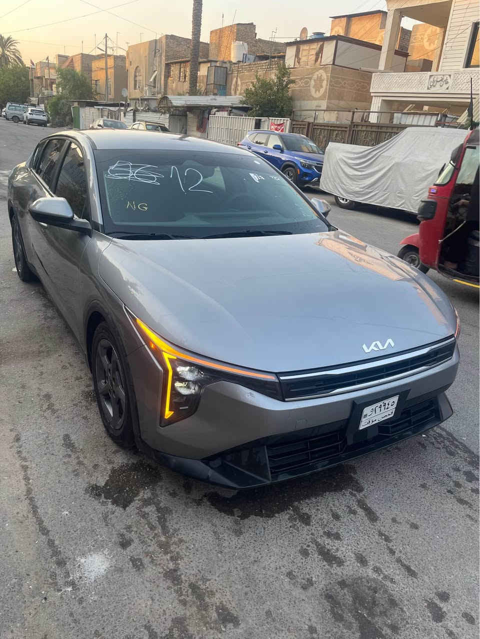 السلام عليكم 
للبيع سيارة kia k4 LXS 2025 
ماشية 48 الف ميل بدون ايرباك 
بجم كبس حادثها جاملغ وجنطة نفسهن تصلحن ونصبغن 
بدون دواخل 
ب152 ورقه قفل مجال كلش قليل بدون رقم 
مكاني بغداد الحرية 
*********** واتساب
