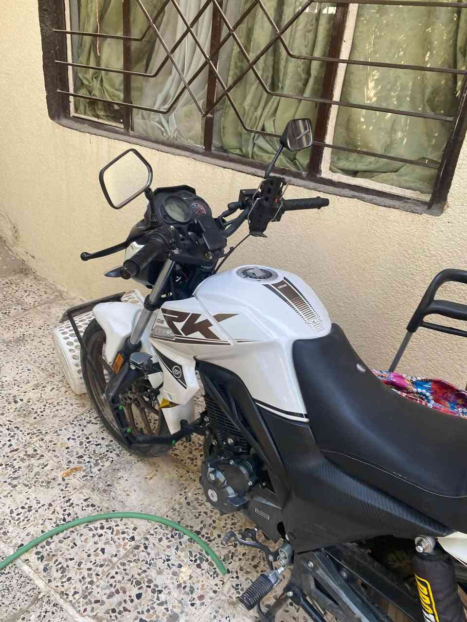 ار كي للبيع شرط زيرو اخو الجديد ماشي بس 19 الف وشرط كلشي مامبدل بي على وضع الشركة مرقم كامل ورقم نينوى والسنوية بأسمي ايمت ماتريد نحولة بأسمك سعرة 2750 وبي مجال للشراي للاستفسار اتصال فقط مابي واتساب ***********
