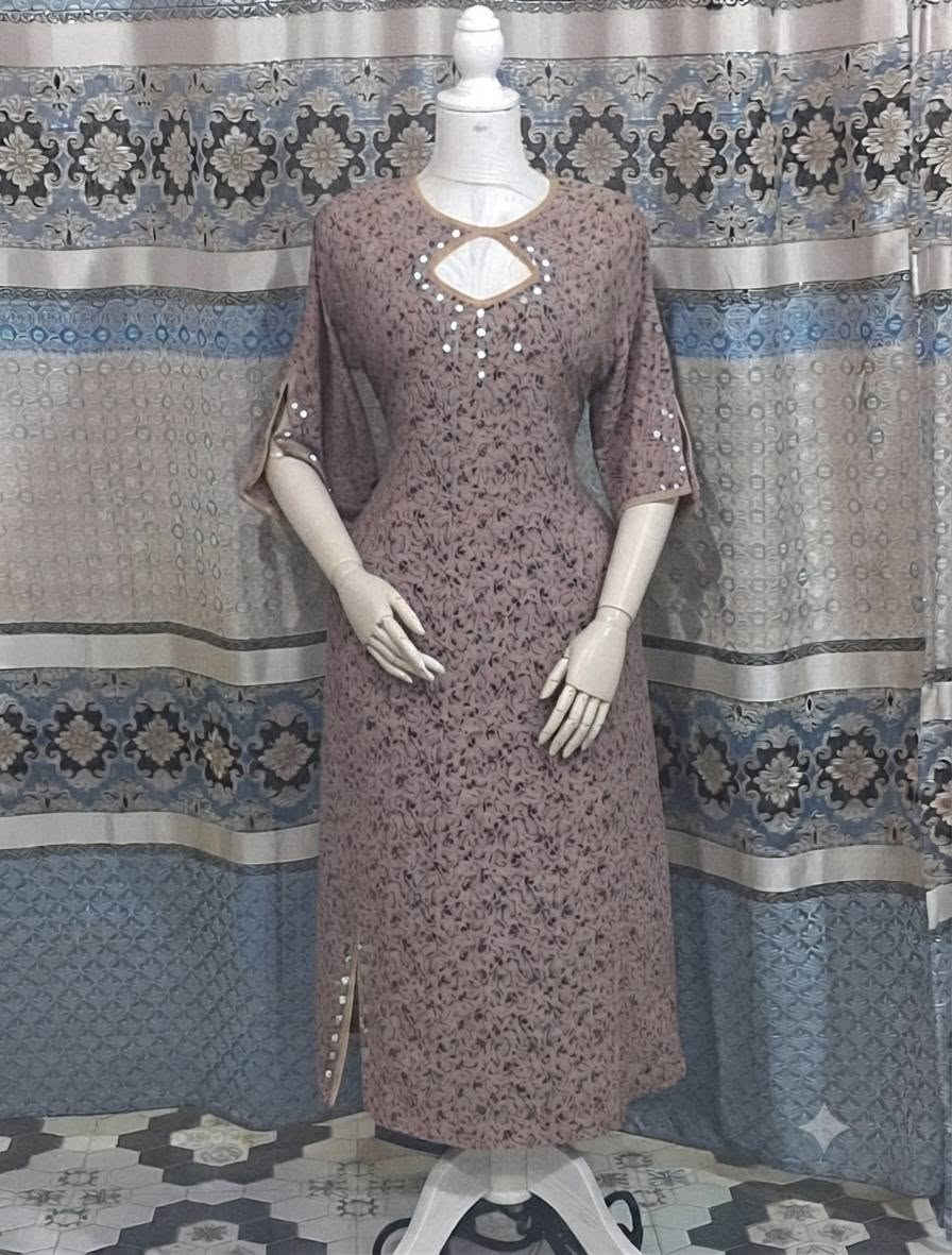 خياطي حسب الطلب توجد خدمة توصيل جميع المحافظات العراق 5الاف وداخل المهناويه للطلب والاستفسار راسلو على الرقم *********** مكاني المهناويه قرب البانزين خانه
