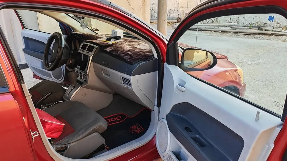 دودج كاليبر للبيع العنوان اربيل
موديل 2007 . 

ح

محرك 2.0 مرغوب . فول مواصفات عدا الفتحة مواصفات ◀️ sxt 

ناقل حركة اوتوماتيك .

استيراد من دوووون حادث كلييين ،،🔥 مابيها قطرة صبغ بيها ملاحضات بسيطة على الگشر مكفوووولة .

مكفولة من حادث و الايرباگ والشاصي كلة سليم  .

ثلاجة داخلية .

تايرات 4 جدد .

باتري جديد .

راديتر وولفات حماوة جديد ادامة قبل الصيف .

فيت بام جديد نوزلات جدد .

صدر امامي جديد مع درايم شفتات جدد .

صدر خلفي نضيف .

تبريد ثلج❄️ تدفئة نار 🔥 .

سنوية الى 32 .

فحص وهزة جديد رقم سليمانية .

تحويل ثاني يوم .

السيارة نضيفة مال جناي ادامة 

وسعر ٦٩ موبيها مجال بسيط . 

واتساب👇🏻

***********
