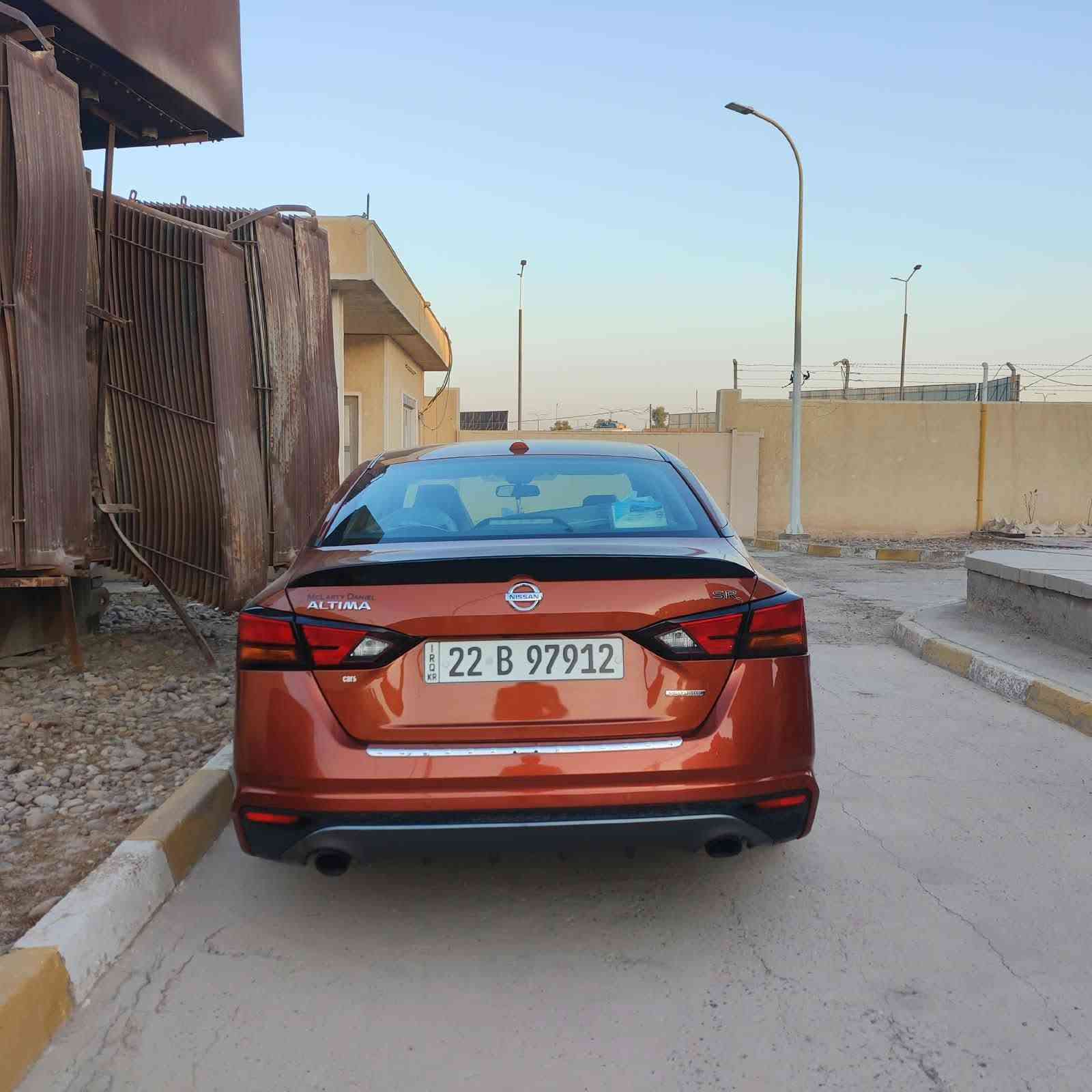 السلام عليكم 
سيارة نيسان التيما موديل 2022 sr فول موصفات فتحة سقف محرك 2000 تيربو معروفة موصفات السياره رقم اربيل باسمي تحويل ثاني يوم سياره تخم تاير تايلندي جديد باتري جديد تبريد ثلج صدر امامي خلفي نضيف بلادي سيارة متصرف عليه ربع دينار سيارة جديد والحمدلله سيارة بيت استخدام شخصي حادث السيارة بامريكا شي بسيط بداية البنيد وجملاغات بدايته مواصله الضربه للراديتر ولا شواصي ولا اي شي هيج شي خفيف كلش 
السعر 140 وبيها مجال شي بسيط 
***********
