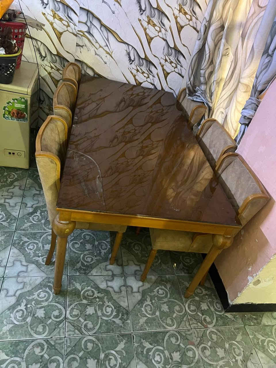 ميز طعام خشب صاج نضيف بس رجلين وحده منهن يحتاجلهه تصليح وضب بس سعره 150
مكاني بلديات

