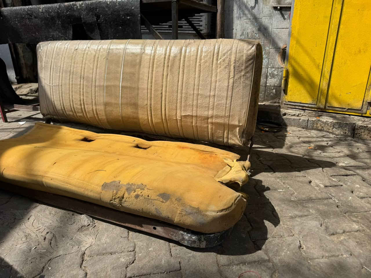 سلام عليكم اخوتي الطيبين
تم انجاز سيارة اخونة محمد ابو جاسم شوفرليت بيك اب كلاسيك قبل وبعد العمل
كشنات+عازل ارضية+سقف+ارضية
زورونا موقعنا الكاضمية شارع النواب مقابيل حسينية النواب رائد العبيدي لدوشمة السيارات الحديثة والكلاسك
للاستفسار ***********
التوفيق للجميع يارب♥️

