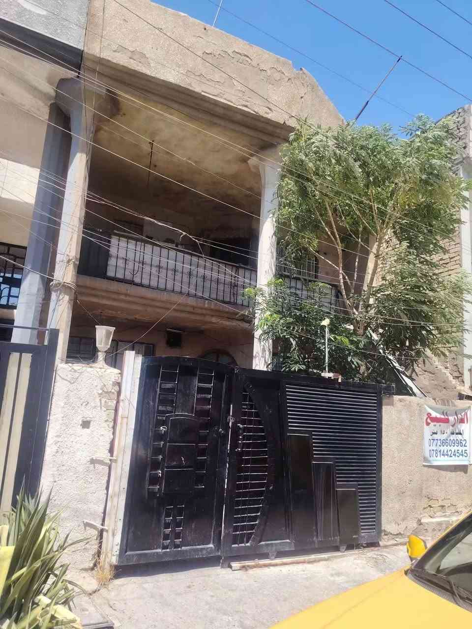 ملاحظه بدون دلالية
السلام عليكم. للبيع دار مساحه 150متره واجهه 7ونص نزال 20م بناه قديم 2006يحتوي كراج حديقه صاله مطبخ هول حوالي 2غرفه نوم عدد 4موقع حي شباب مربع الذهبي قرب شارع اميمه  للأستفسار واتساب*********** او الاتصال ع الرقم ***********
