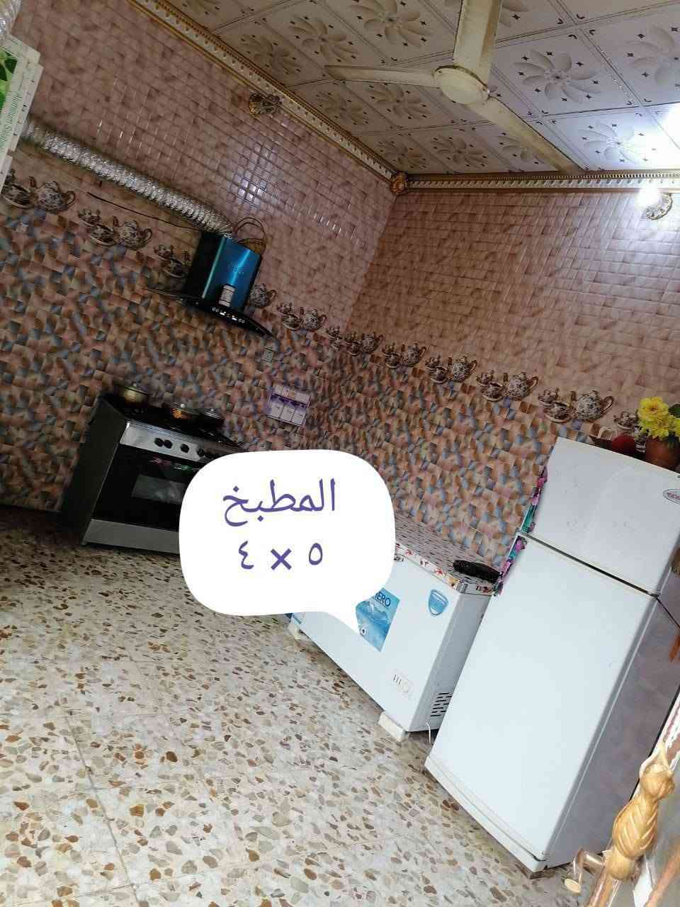 يا الله
بيت مساحة ١١٠ متر مربع الشكل
 واجهة ١٠ متر ونزال  ١١ متر 

تصميم هندسي بناء يحتوي على 

١- طارمة 
٢- استقبال 
٣- مطبخ 
٤- صالة 
٥- غرفة نوم 
٦- صحيات داخلية وخارجية

درجة أولى  اساس صب كونكريت مع السقف والرباطات كونكريت، البناء طابوق، الأرضية كاشي والجدران سيراميك  شغل درجة أولى

ملاحظة / البيت مشمول بالتطويب 

العنوان / الكوفة / حي الصدر الثالث  دور الحوزة . شارع رقم ١٠ 

يبعد عن مسجد الكوفة مشي 10 دقيقة 

السعر ٧٣ بيه المجال قليل 

للتواصل / 

 ***********

*********** .
