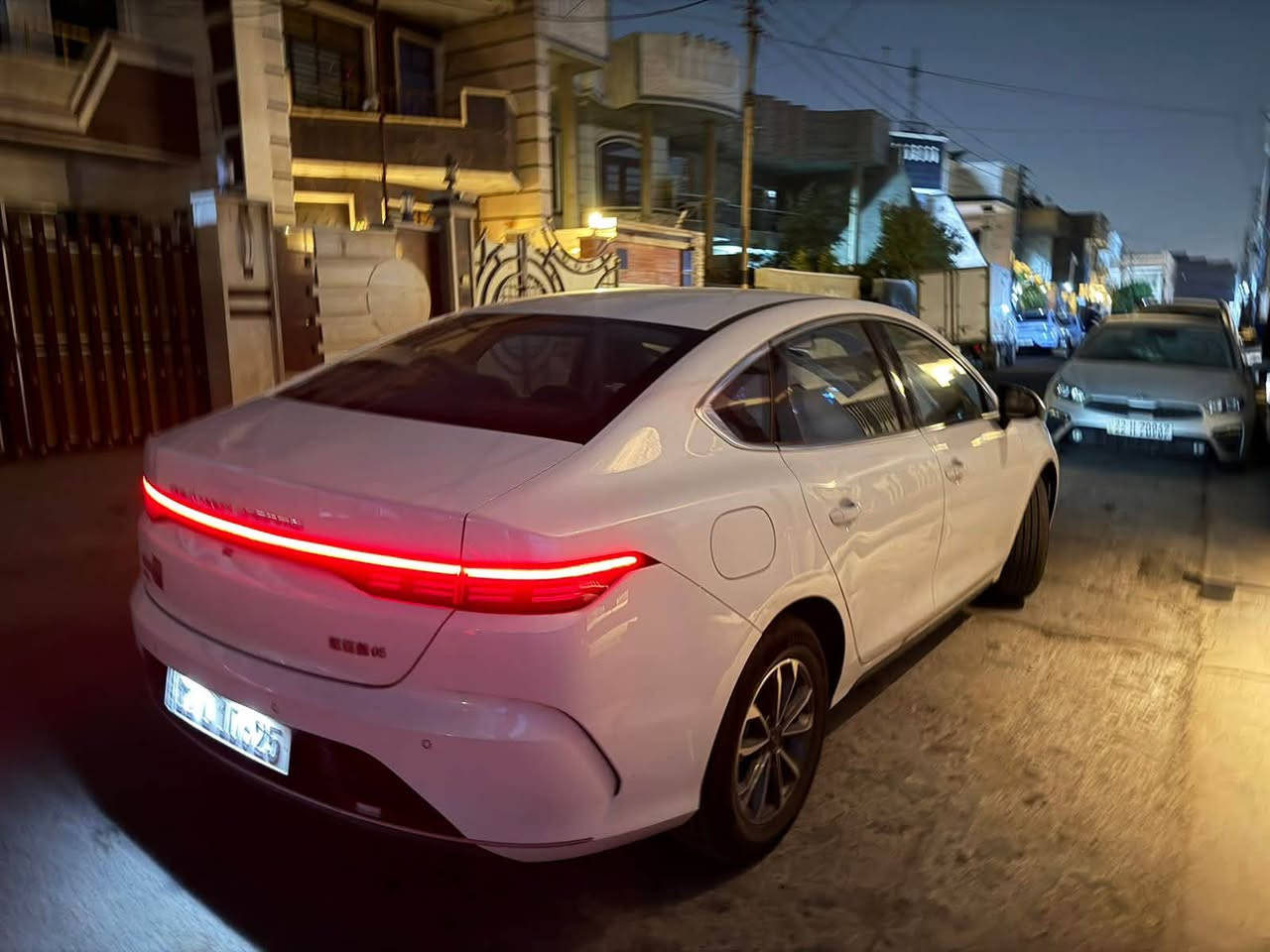 بي واي دي 2025 اخت الزيرو ماشيه 5 الف
السياره ديستروير مكفولة من الصبغ والبارد 

بيها كم ملاحظة بسيطة على وضعهن 

داخل ابيض ومعروفة مواصفاتها 

السعر 19200

مكان السيارة بغداد حي الجهاد 

***********
