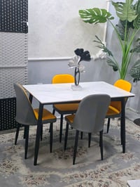 🍽️ ميز طعام بسطح مرمر وكراسي جلد – تصميم راقٍ وأنيق ✨  إذا تريد سفرة ت...