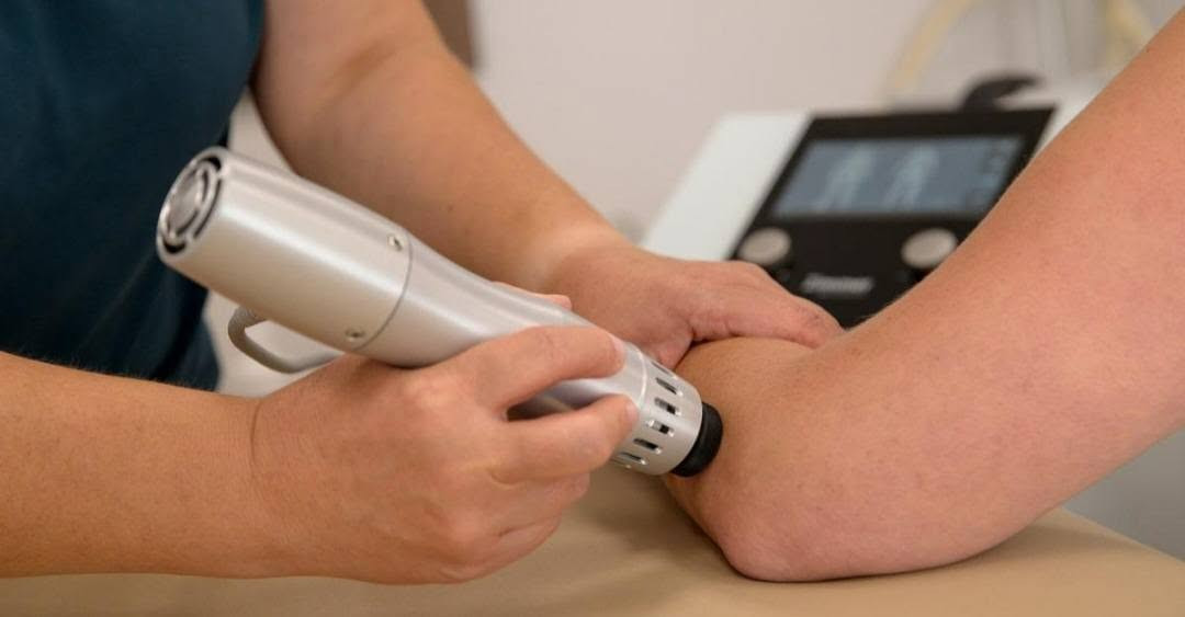ودع الم العظام والمفاصل مع تقنيات الموجات التصادمية -شوك ويف !

🔹 جهاز الشوك ويف | Shockwave Therapy
تقنية حديثة تُستخدم في العلاج الطبيعي للمساعدة على تخفيف الألم وتحفيز التئام الأنسجة، ومن أبرز استخداماتها:

🦶 آلام كعب القدم واللفافة الأخمصية
 💪 التهاب الأوتار ومرفق التنس
 🦵 آلام الركبة وأوتار أخيل
 🦴 بعض حالات التكلسات
 💆‍♂️ الشد والتشنجات العضلية

✨ علاج غير جراحي يساعد على تحسين الحركة وتقليل الألم.
🔺️ لا تنتظر الالم يزيد ... ابدا علاجك من الان !

🎁 عرض لفترة محدودة!
احجز جلستين علاج طبيعي واحصل على الجلسة الثالثة مجاناً 🔥
العرض ينتهي بتاريخ 10\9\2026

📞 للاستفسار والحجز: [***********]
📍بغداد جميلة داخل مستشفى الرسول الاعظم الطابق الاول
