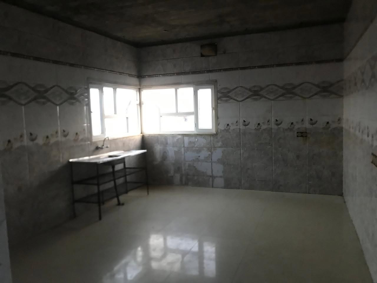 بسم الله الرحمن الرحيم
(وَأَحَلَّ اللَّهُ الْبَيْعَ)
​🏠 دار فخم وجاهز للسكن الفوري البيت بناء حديث ومكمل بالكامل، بس تجيب أغراضك وتسكن!
​📌 الموقع والتفاصيل:
• الموقع: الشرقاط - قرية شكرا (يبعد 200 متر عن الشارع العام، وطريق واسع عرض 10 متر).
• المساحة والخارج: حوش كبير، حديقة، وسياج داير ما دير، مع 4 تانكيات ماء فوق.
• التوزيع: 4 غرف نوم، استقبال، هول عدد 2 + مطبخ، موزع + حمام 
• : البيت مفصول بالكامل بورسلين وسيراميك، درج داير مرمر، أبواب، كهربائيات وباب حوش جاهز.
​📸 الصور مرفقة بالأسفل لمعاينة تفاصيل البيت ع الطبيعة.
​💰 السعر: 75
📞 للإستفسار والاتصال:
*********** - ***********
​بالتوفيق للجميع
