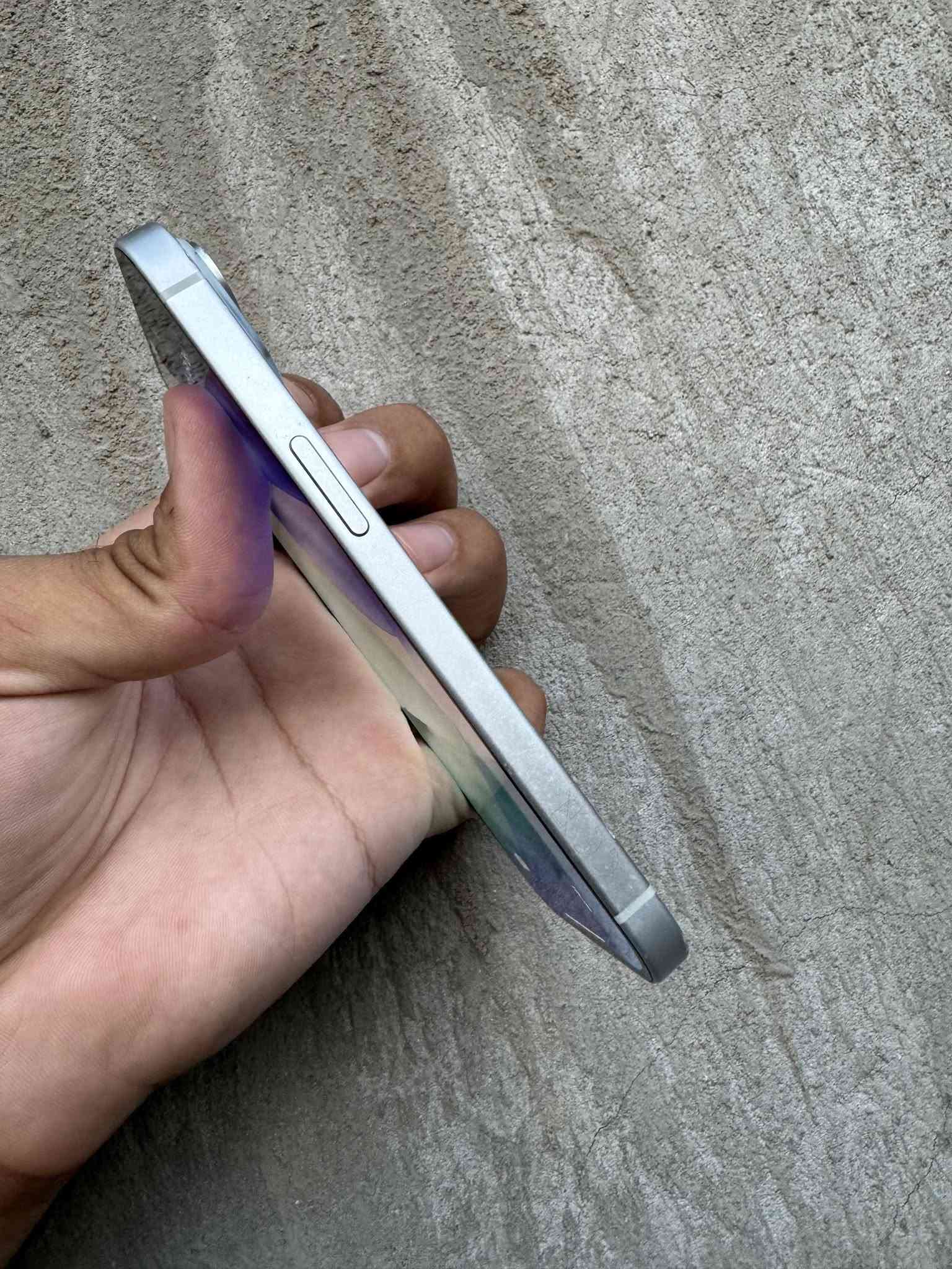 آيفون 15 عادي - 128 جيجا
📍 بغداد - البياع

شرق أوسط، البطارية 86%، شغال زين بالكامل، النظافة بالصور
فطر بسيط بالظهر واضح بالصور

💰 السعر: 650 ألف
📞 ***********

⚠️ لا أحد يتصل أو يراسل للتفاوض على السعر. ما عجبك السعر؟ لا تتصل رجاءً.

نص مكتوب في الصور:
- ٥:٤١
- حالة البطارية
- عادية
- تعمل بطارية iPhone هذه على النحو المتوقع. حول البطارية والضمان...
- الحد الأقصى للقدرة
- ٨٦٪
- هذا قياس لقدرة البطارية مقارنة بقدرتها عندما كانت جديدة. قد تتسبب القدرة المنخفضة بتقليل ساعات الاستخدام بين عملية الشحن والأخرى.
- عدد الدورات
- ٦٣٩
- هذا هو عدد مرات استهلاك iPhone لقدرة البطارية.
- معرفة المزيد...
- تاريخ التصنيع
- تشرين الثاني ٢٠٢٣
- أول استخدام
- أيار ٢٠٢٤