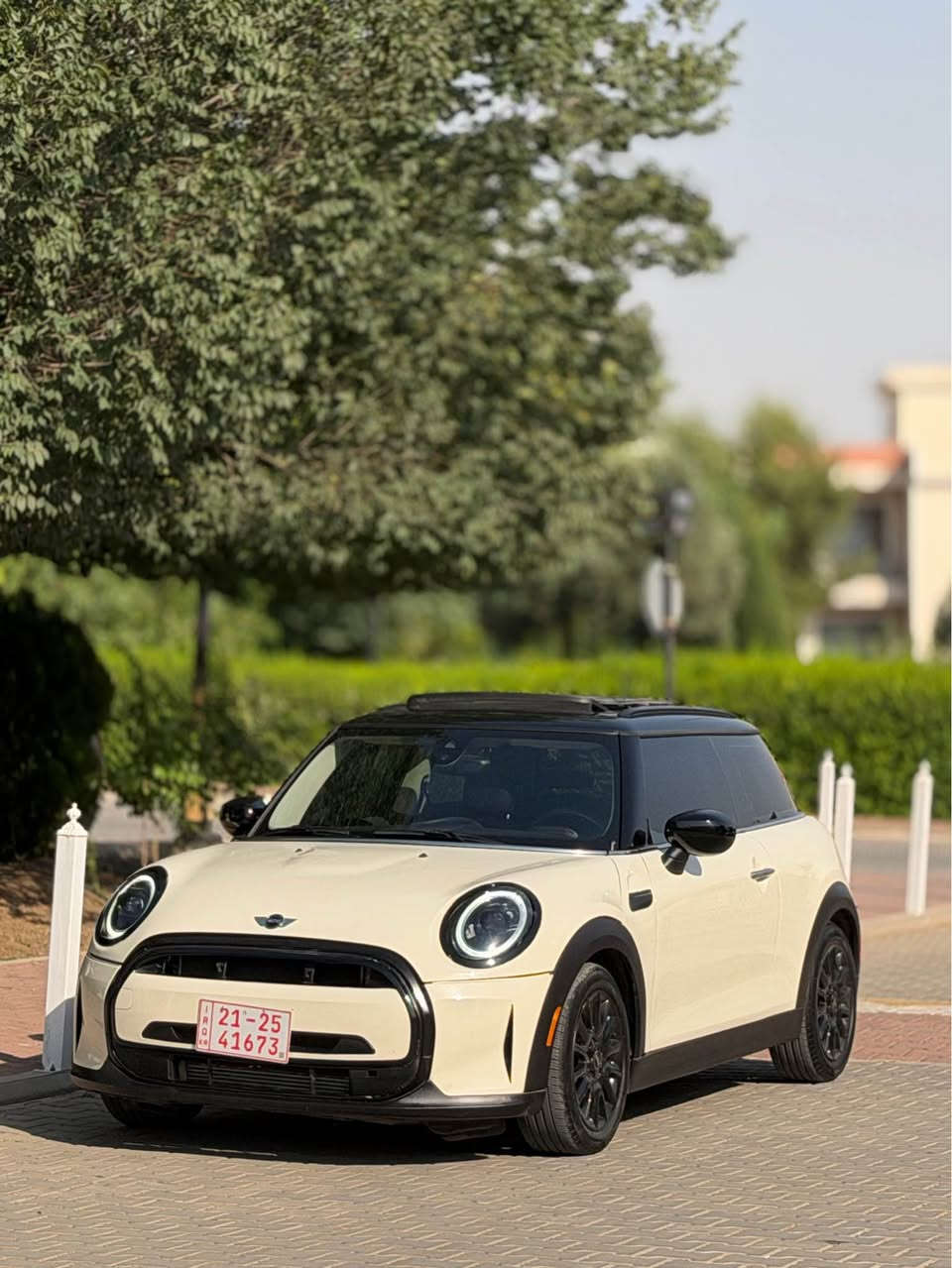 Mini Cooper 2023 
مینی کووپەر  مۆدێلی ٢٠٢٣ سەیارەکە ١پارچەی بۆیاخە نمونەیە لە جوانی , تەنها 14km ڕۆشتوە بیلاد سەقف ڕەش   مەکینە 1.5 twinpower turbo بێ مەسرەف پێش و پشتی کەپسە .
فول مواسەفات - کوشن گەرم - ئەوتۆ ستارت - شاشە گەورە -گێچ دیجیتاڵ-ڕادار-ئاوێنە شەفت- پانۆراما- لایتی پێش و پاش لید - ناو لید بیلاد زیاتر لە ١٠ ڕەنگ ئەگۆڕێت-سەیارەکە ٣مانگ ژمارە کاتی لەگەڵدایە 
١٤٨گەڵاو کەمێک مەجال
***********

سيارة ميني كوبر  موديل 2023، السيارة ١قطعە سبغ مثال في الجمال، ماشية فقط 14000 كم، لونها أبيض مع سقف أسود.
محرك 1.5 تيربو TwinPower اقتصادي بالوقود، والسيارة من الامام والخلف كبس.
 مواصفات:
* مقاعد مدفأة
* تشغيل أوتوماتيكي
* شاشة كبيرة
* عدادات ديجيتال
* رادار
* مرايا شفط
* بانوراما
* أضوية أمامية وخلفية LED
* إنارة داخلية LED يتغير لونها لأكثر من 10 ألوان
* والعديد من المواصفات الأخرى.
***********
سعر ١٤٨رقە مجال ب السليمانية, العراق
