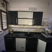 مرحبا كاونتر كامل +مرمر للبيع سعر ٣٠٠اخو جديد اي ضرر ما بي فقط ب باب م...