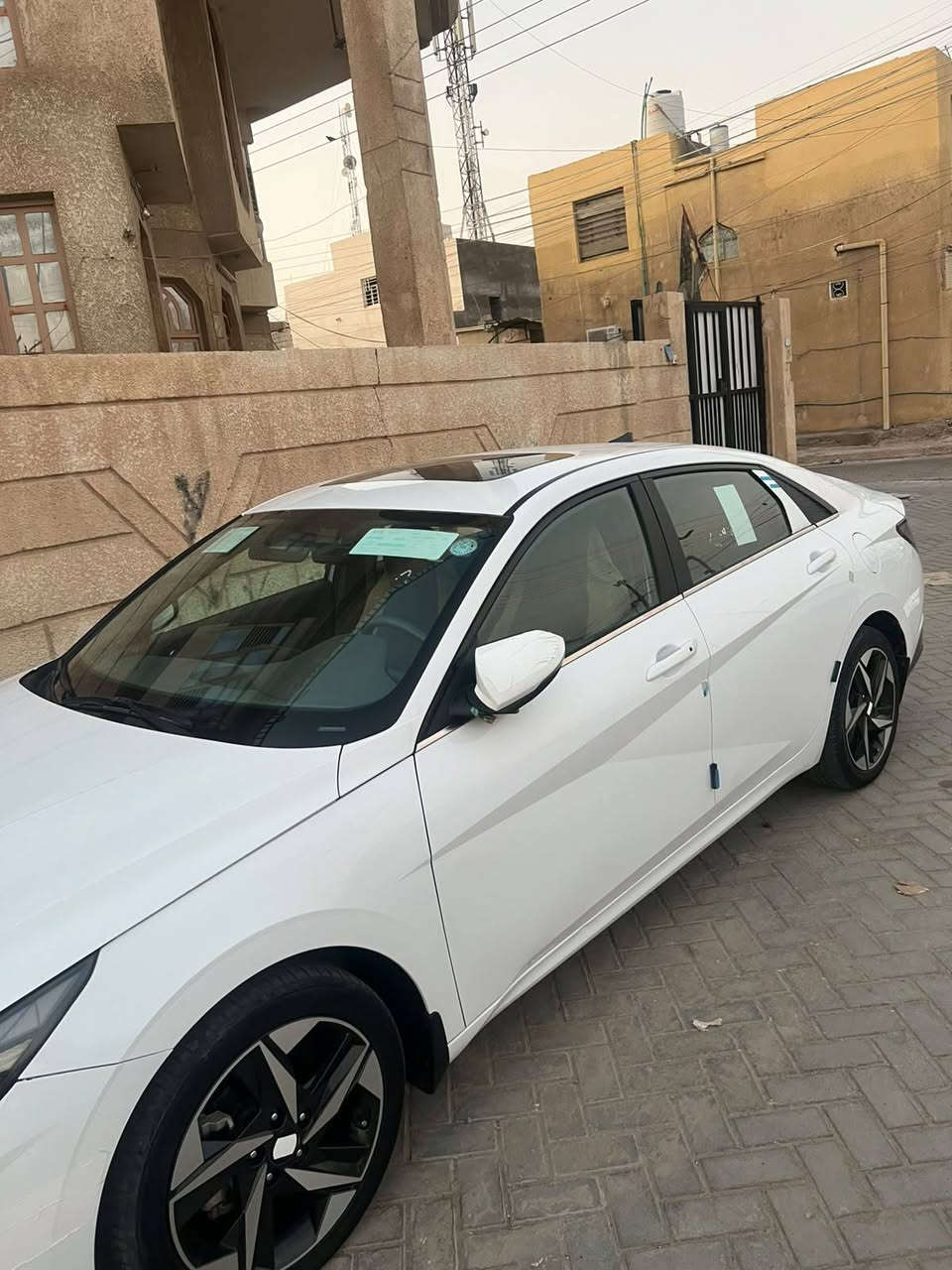 السلام عليكم سيارة النترا للبيع موديل2023 خليجي ابيض
فول مواصفات خليجي 
فتحة سقف 
حساسات امامي خلفي 
قطعتين تبريد 
بصمة 
تشغيل عن بعد 
صندوق ذكي ذاتي 
تحكم ستيرن
المكان البصره الزبير 
التواصل على الرقم ***********
