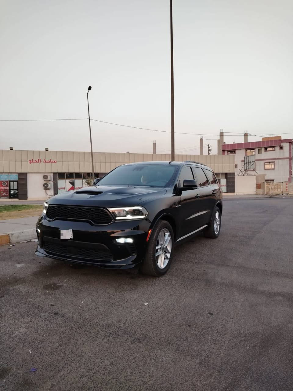 السلام عليكم أخواني الأعزاء 
دورنكو موديل 2023 R/T MAX V8

بدون رقم تترقم بغداد وجميع المحافظات
فول مواصفات 1/1      7 راكب 
رادار امامي نقط عمياء حساسات أمامية وخلفية 
دخول ذكي بصمة ابواب كشنات جلد + كهرباء+ تدفئة تبريد فتحة سقف صندوق كهرباء 
حادث السيارة راسلني واتساب وادزلك صورة
مكان السيارة بغداد البياع ‏
رقمي ‪***********‬‏
