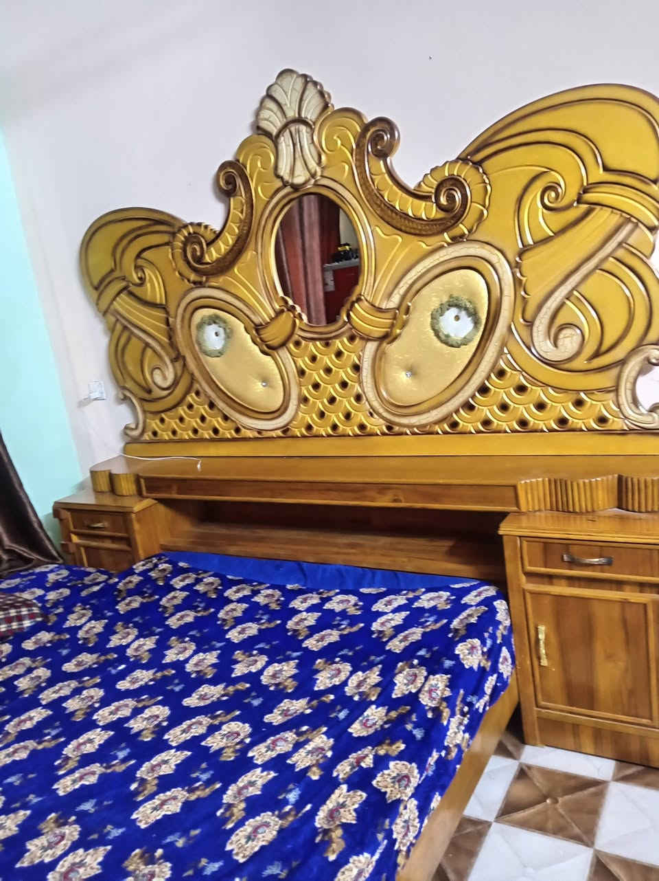 غرفة نوم جديدة بسعر مناسب للإستفسار اتصل ***********

