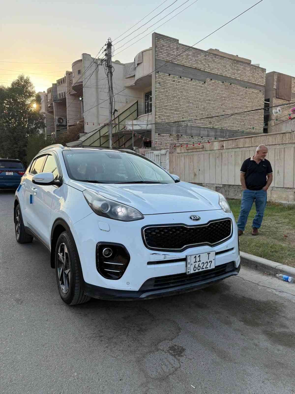 سياره سبورتج للبيع مديل 2018 ماشيه اقل ٥٠ سياره نضيفه بيها بس صبغ ب جاملغ الخلفي ع كد شبر  وباقي نضيف سياره نضيفه فول مواصفات استخدام شخصي  عنواني بغداد سيديه ***********
