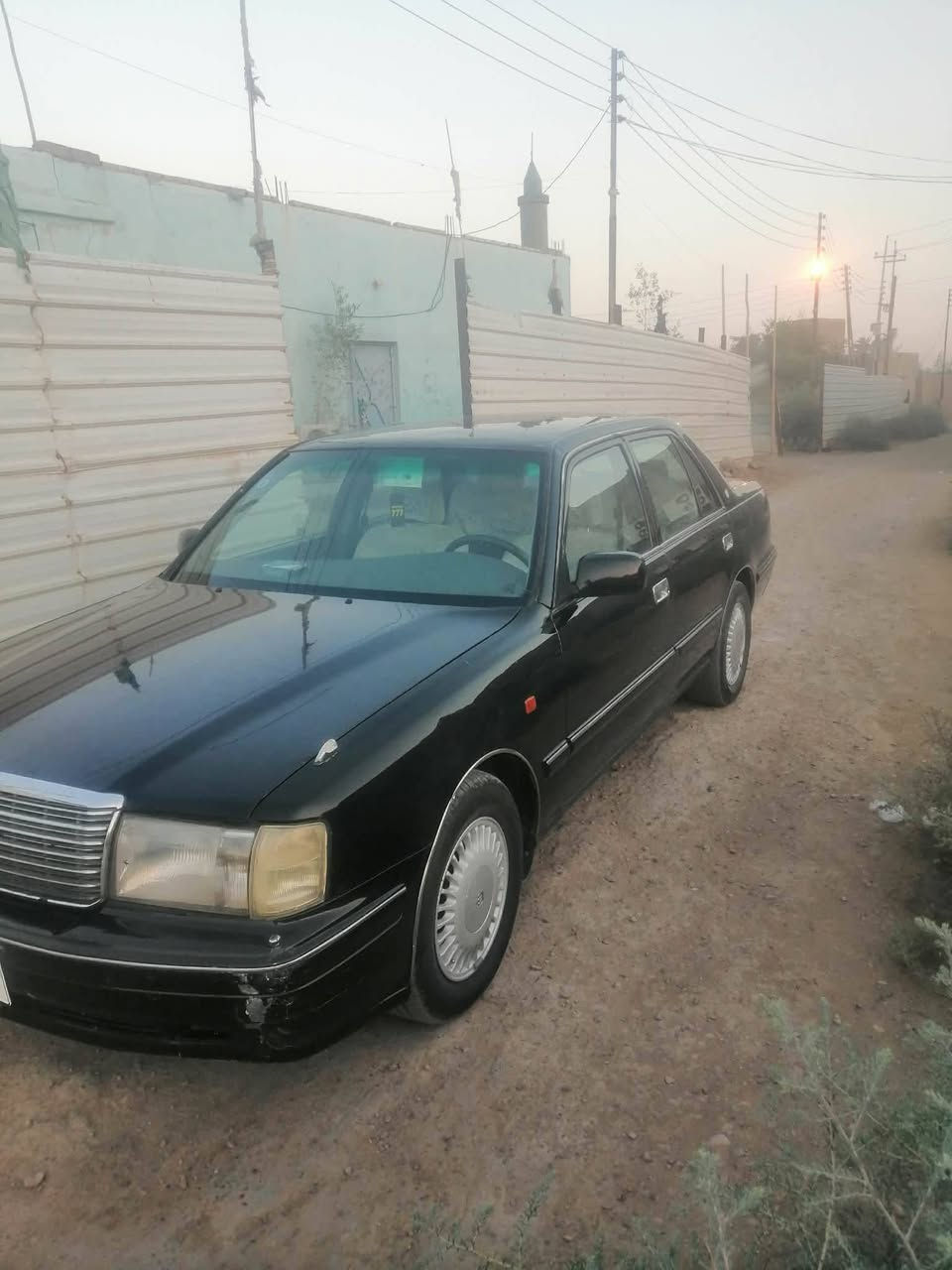 موديل ٢٠٠٠  كفاله عامه
تحويل ثاني يوم  ٨٧ وبيه مجال
***********
