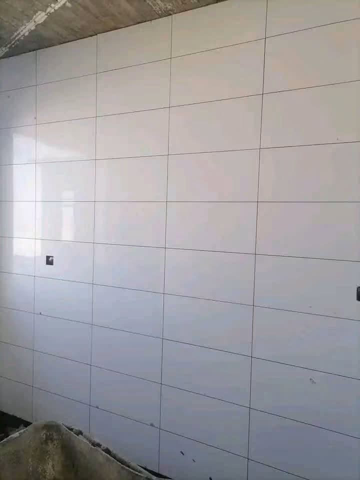 السلام عليكم ورحمه الله وبركاته
اشتغل سيراميك درجه اولى بسعر مناسب جداً 
اخذ المتر ٧ و ٦ مرات اكثر اقل حسب المكان وكميه العمل
والرزق على الله
***********
