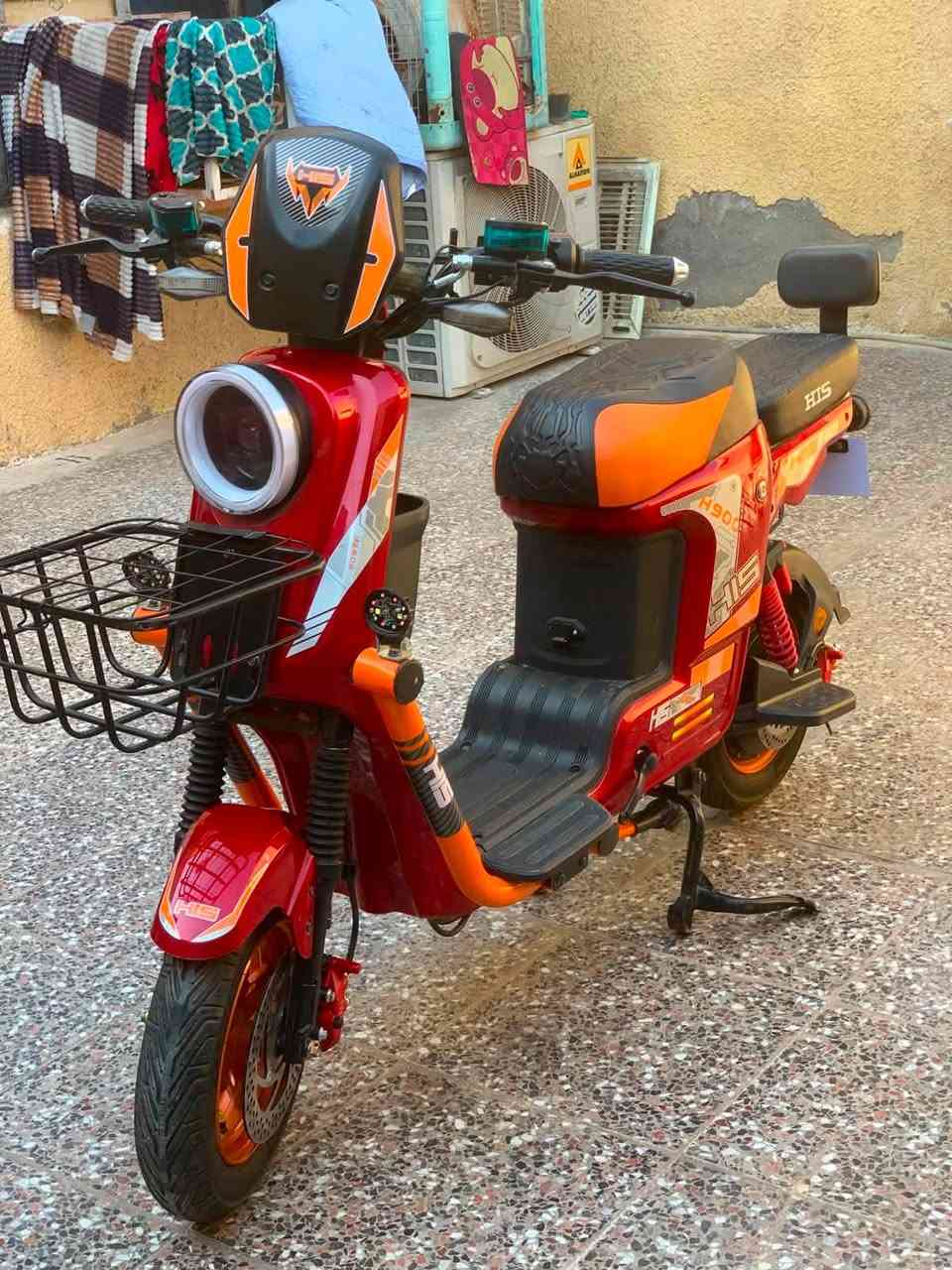 دراجه H900 شركه الHIS الدراجه فول موصفات مابيه نقص استعمال جداً قليل 5بطاريات والملف 2000 واط 
السعر 500 وبيه مجال مكاني بغداد العبيدي ***********
