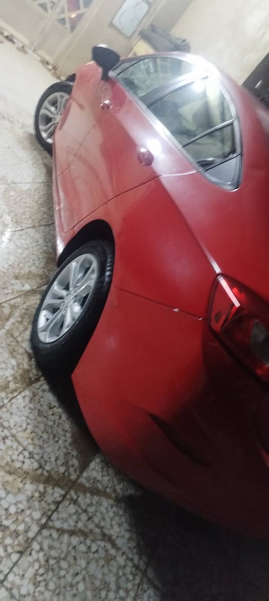السلام عليكم عندي شوفر ليت كروز بدون رقم اوراقه موجوده منفيز موجود امريكي حادثه بس دعاميه وشويه حافه البنيد مكان السياره نجف السعر 85وبيه مجال قليل رقم الهاتف ***********

