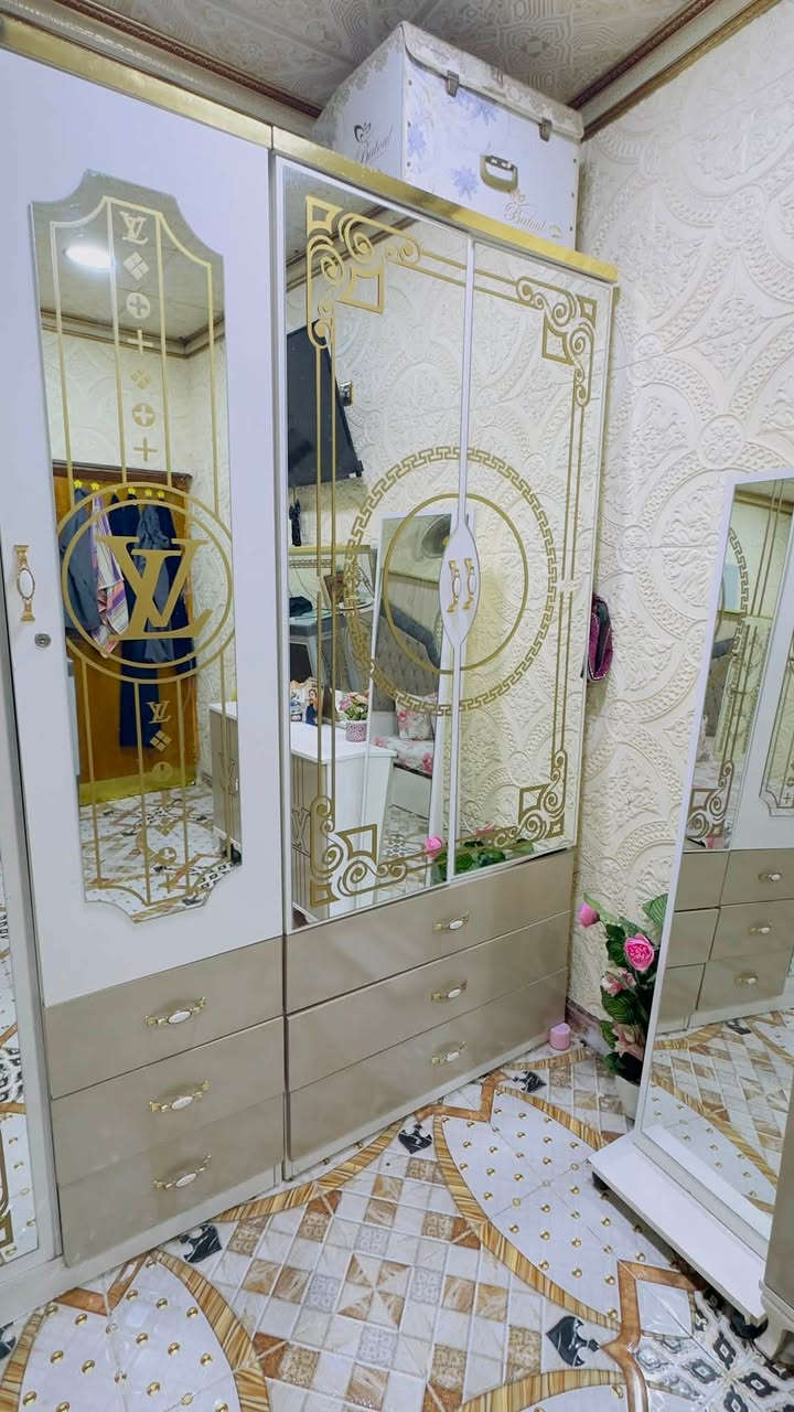 السلام عليكم 
غرفة تركية للبيع ماركة VL 
مابيه ضرر نظافة 💯
السعر ٧٠٠ الف 
مكانة السماوة /الذجرية
***********

