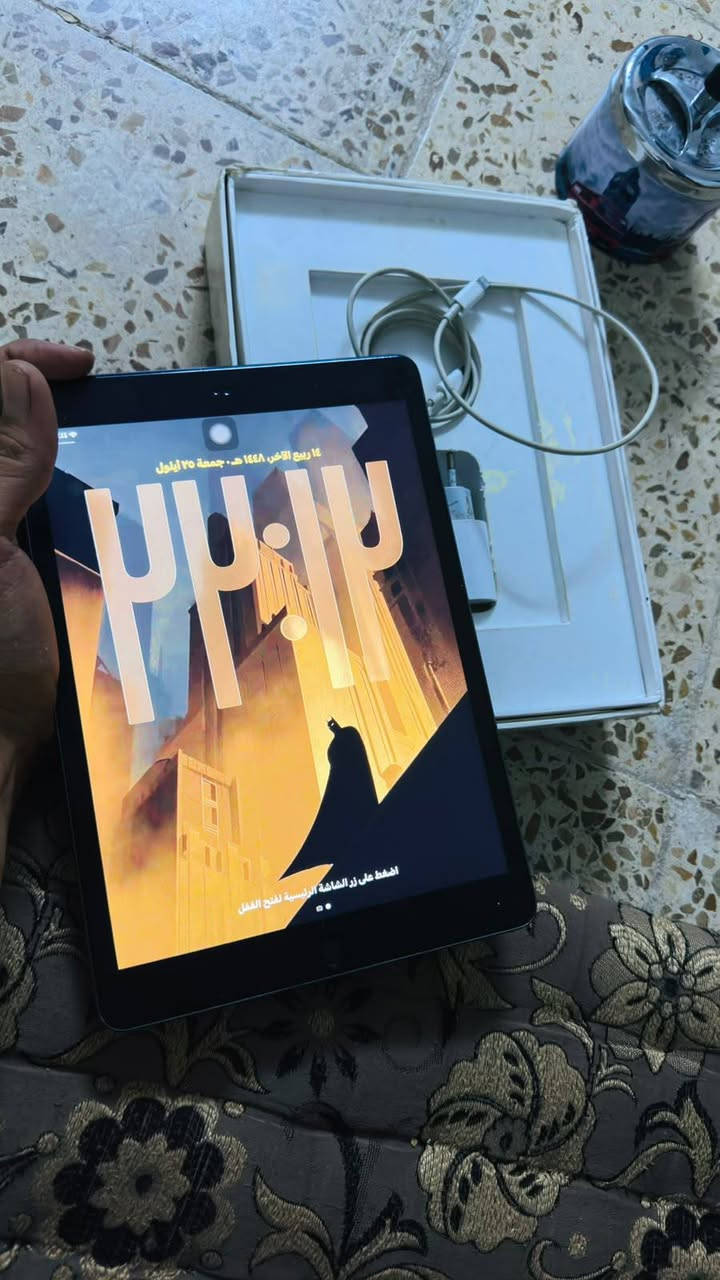 للبيع iPad 9 – سعة 64GB  
​✨ الجهاز نظيف جدًا وحالته ممتازة
📦 الكارتون موجود
💾 الذاكرة: 64GB
🔋 الجهاز شغال وكلشي تمام
💰 السعر: 230  دينار فقط
🤝 بي مجال بسيط
📩 للجادين الاتصال***********
